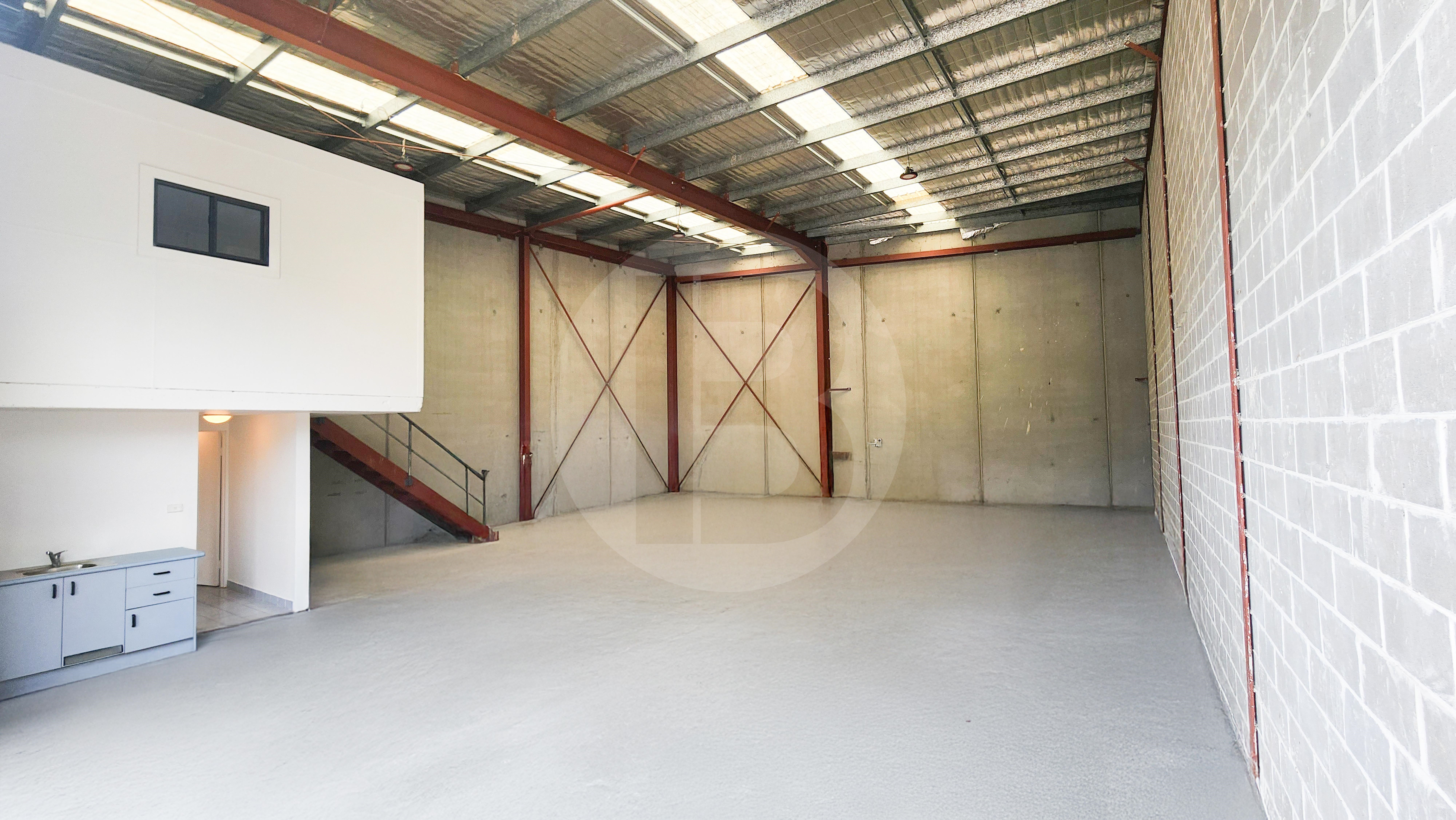 MODERN HIGH CLEARANCE WAREHOUSE FOR LEASE MODERN HIGH CLEARANCE WAREHOUSE FOR LEASE