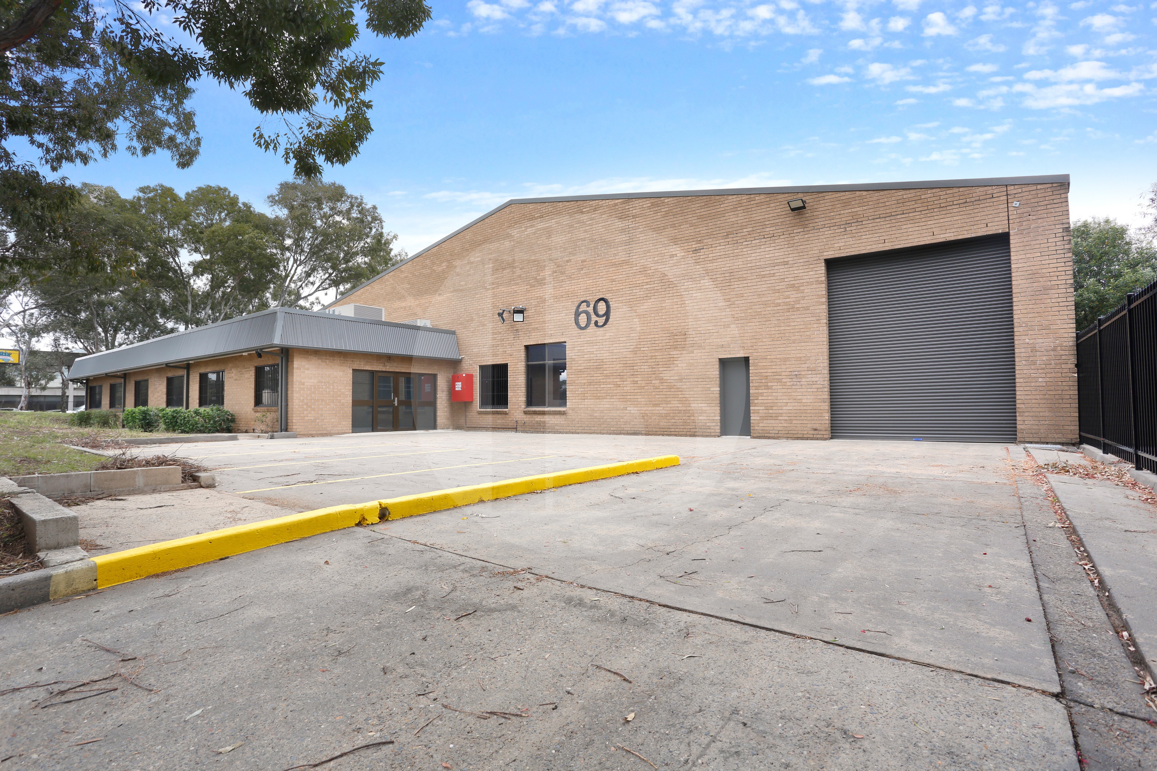 RARE FREESTANDING WITH MULTIPLE DOORS | SMITHFIELD