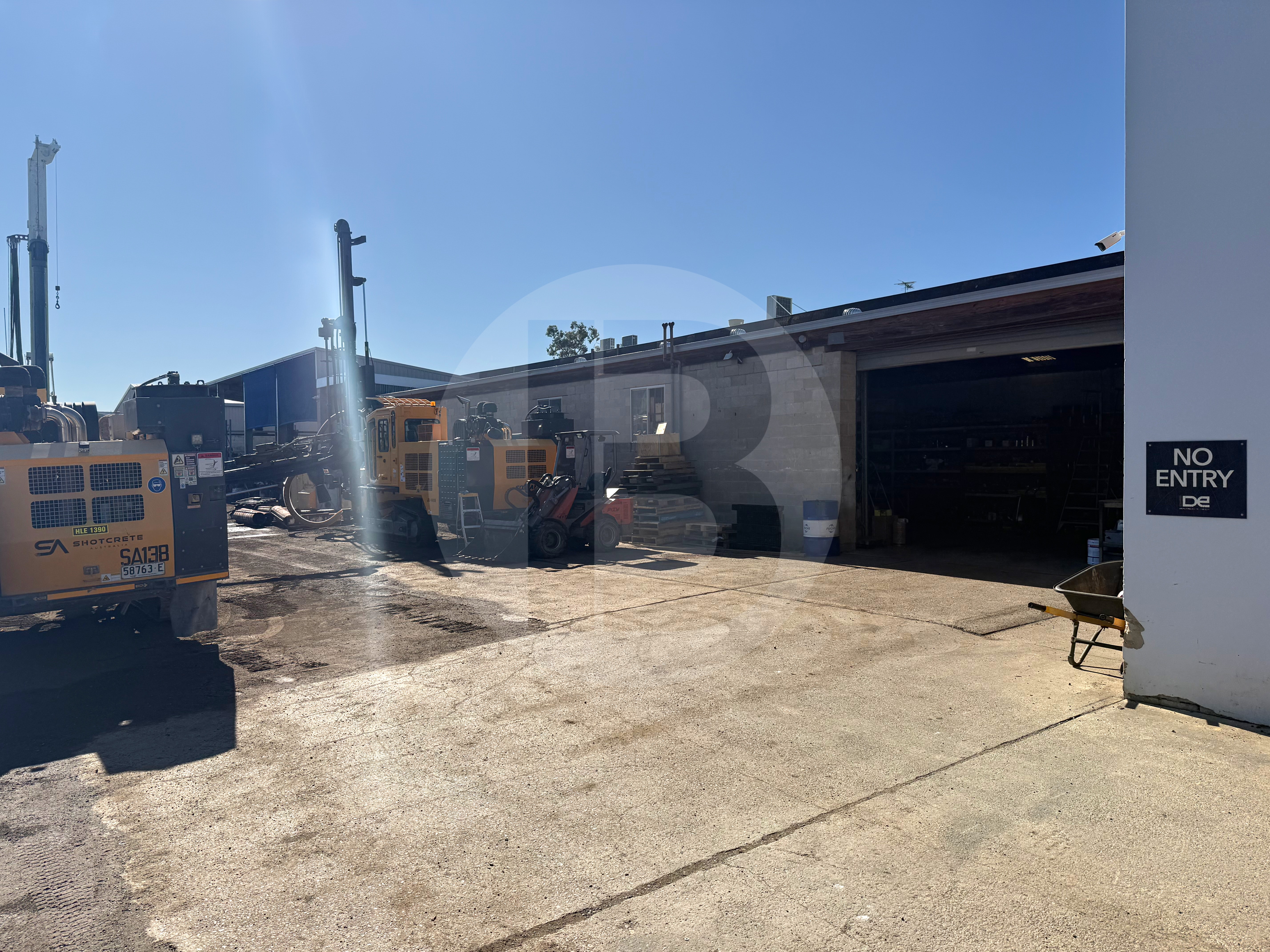 SECURED FREESTANDER WITH YARD SECURED FREESTANDER WITH YARD
