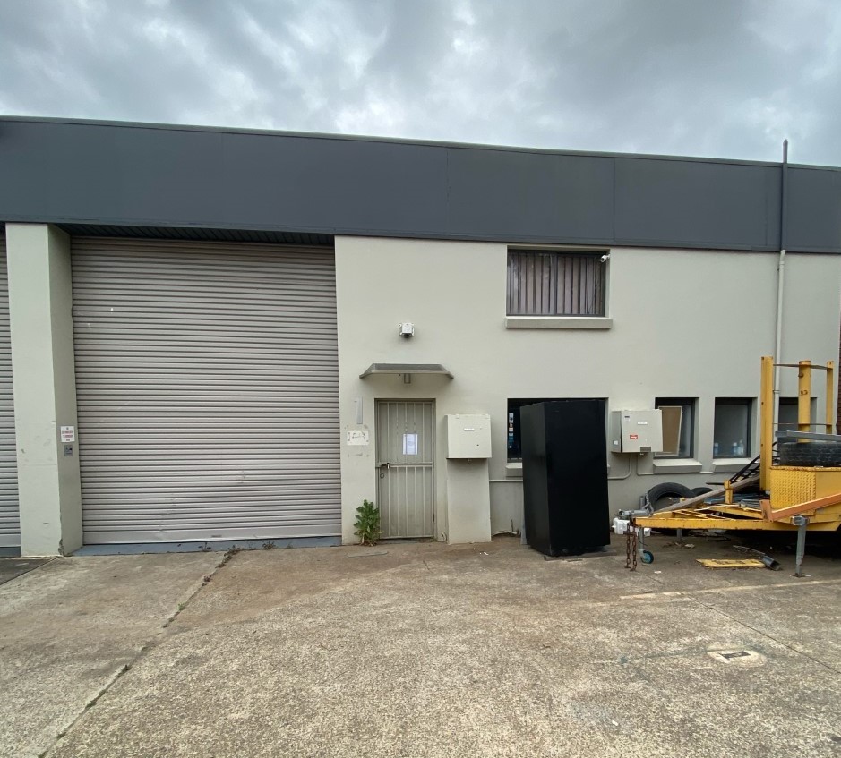 MODERN HIGH CLEARANCE INDUSTRIAL UNIT | SEVEN HILLS