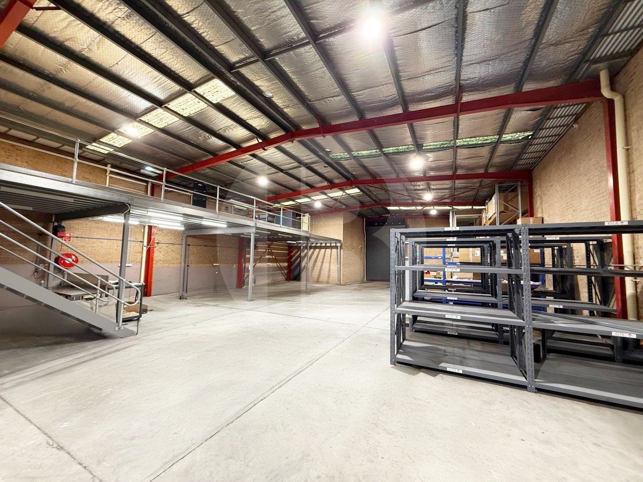 FREESTANDING WAREHOUSE WITH EXPOSURE FREESTANDING WAREHOUSE WITH EXPOSURE