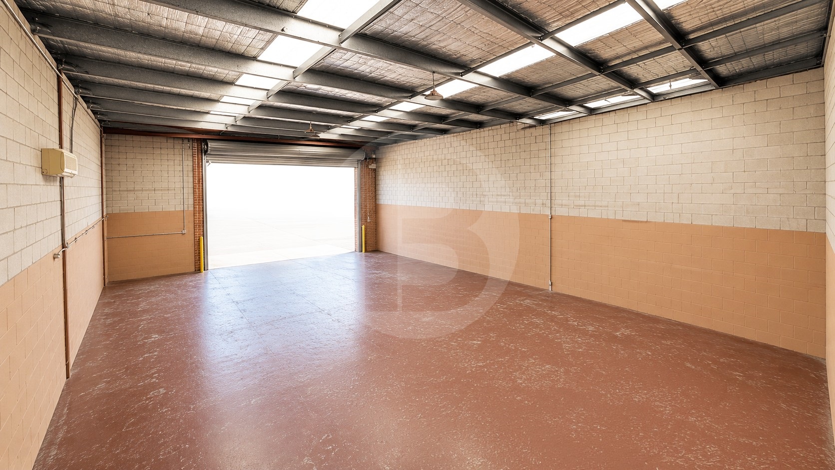 GOOD SIZE UNIT IN SOUGHT AFTER COMPLEX GOOD SIZE UNIT IN SOUGHT AFTER COMPLEX