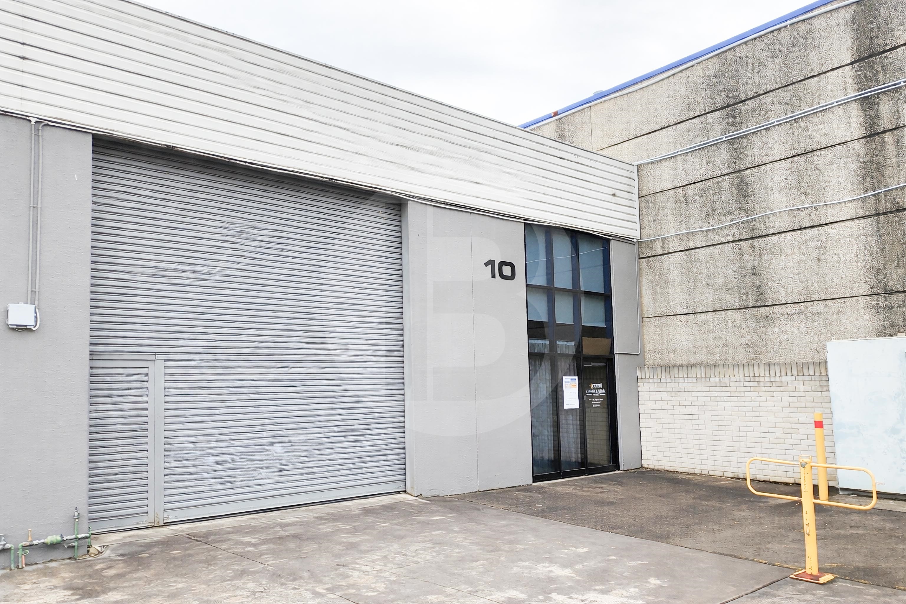 FUNCTIONAL HIGH CLEARANCE WAREHOUSE FOR LEASE FUNCTIONAL HIGH CLEARANCE WAREHOUSE FOR LEASE