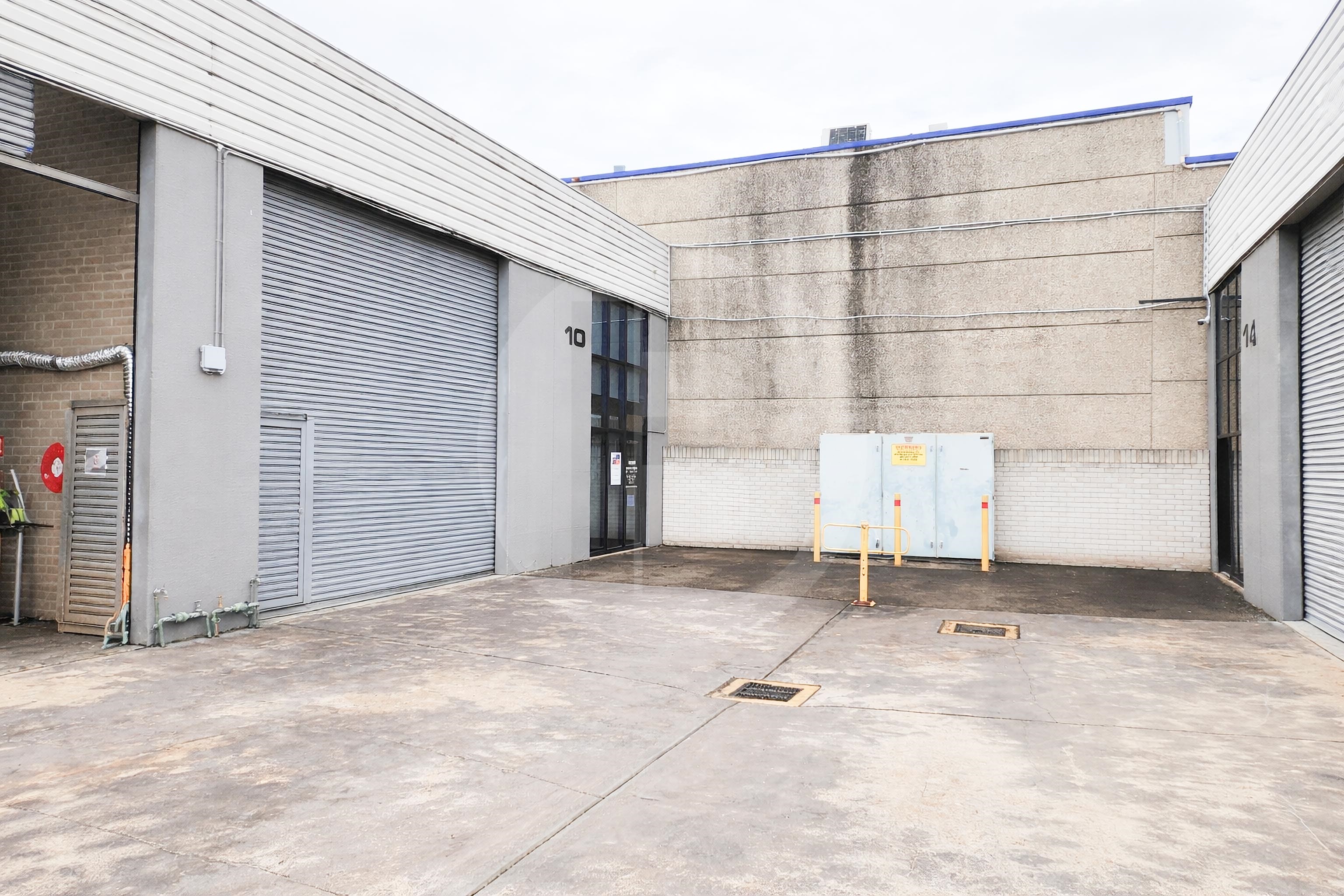 FUNCTIONAL HIGH CLEARANCE WAREHOUSE FOR LEASE FUNCTIONAL HIGH CLEARANCE WAREHOUSE FOR LEASE