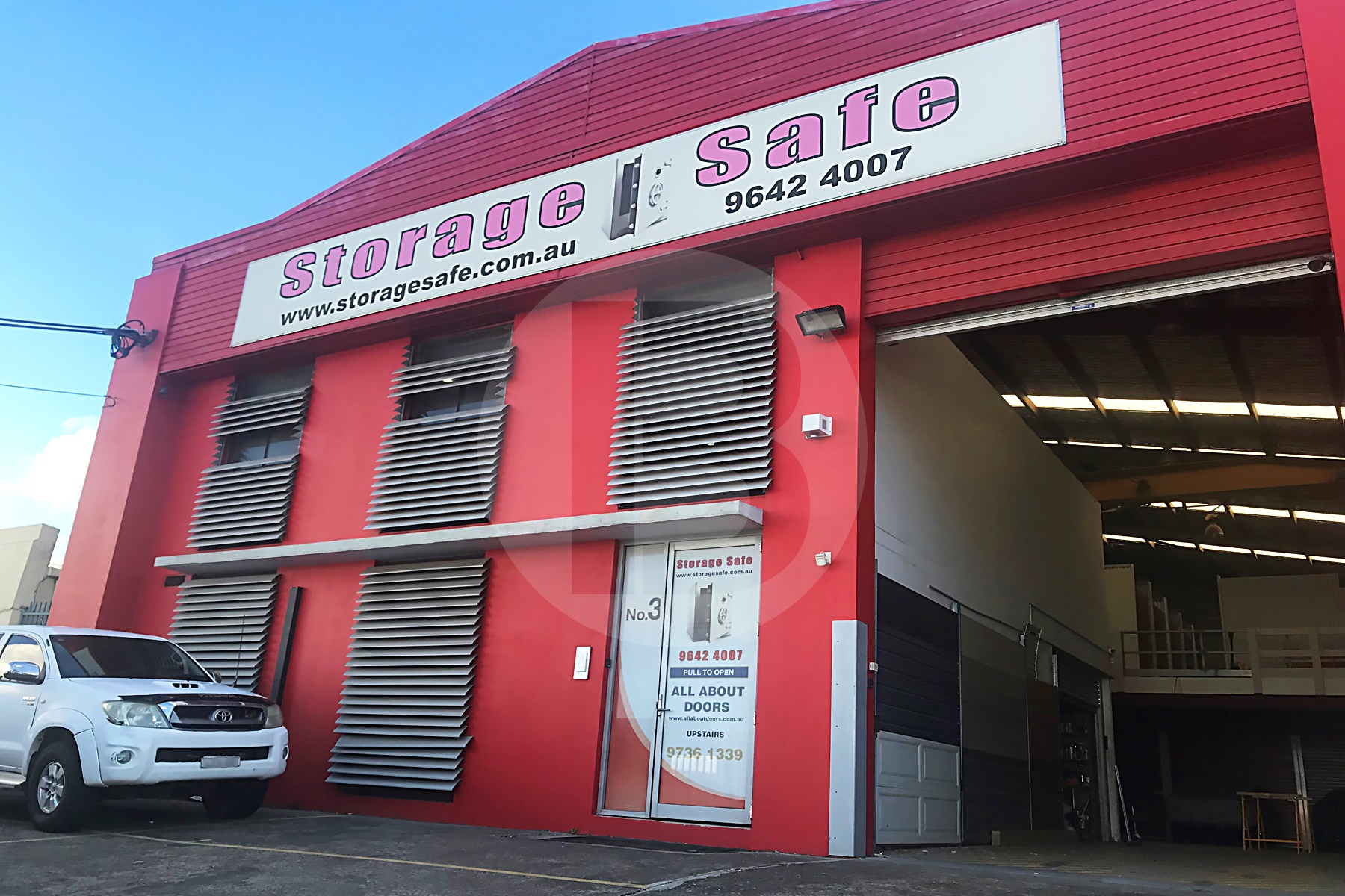 Freestanding with 5 tonne crane