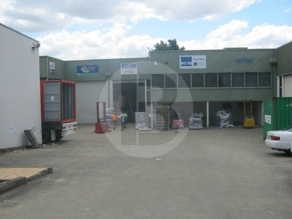 MODERN UNIT IN SMALL COMPLEX OF 12 WITH GREAT ACCESS