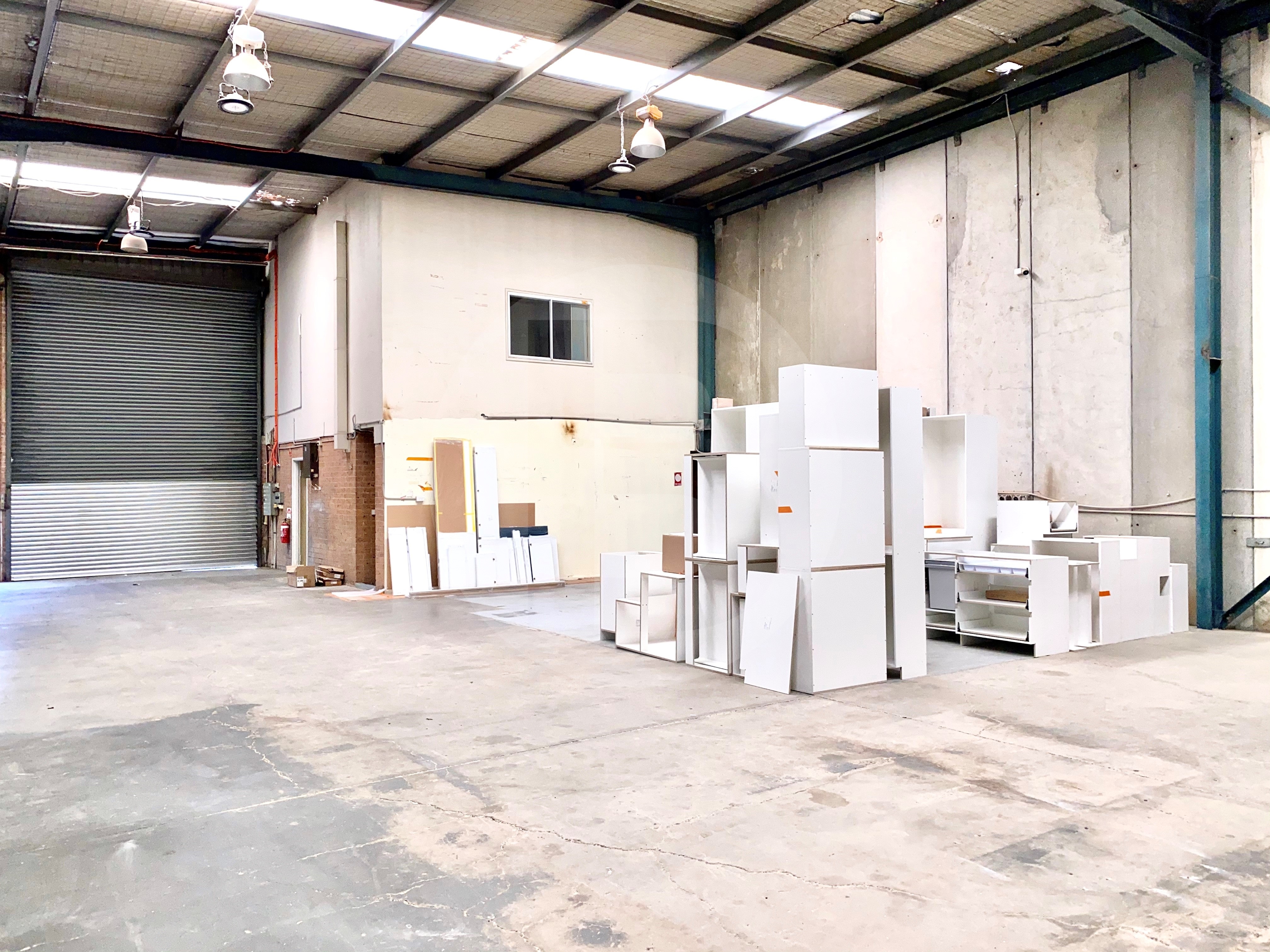 INDUSTRIAL WAREHOUSE FOR LEASE IN BLACKTOWN INDUSTRIAL WAREHOUSE FOR LEASE IN BLACKTOWN
