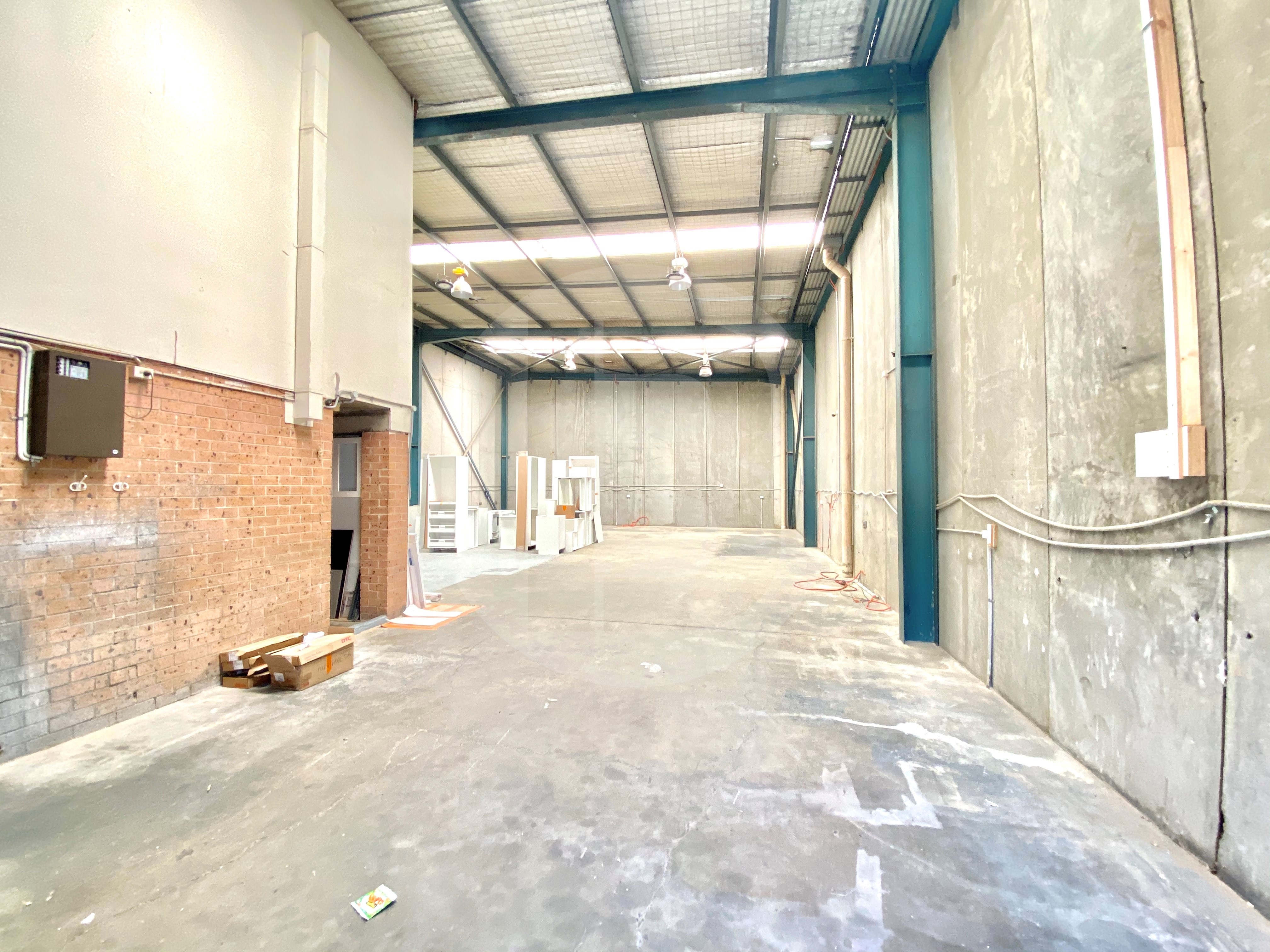 INDUSTRIAL WAREHOUSE FOR LEASE IN BLACKTOWN INDUSTRIAL WAREHOUSE FOR LEASE IN BLACKTOWN