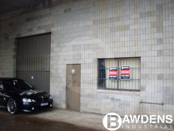 North Rocks $500 pw. Close To Parramatta With Bonus Mezzanine/ Office Area of 47.5sqm.