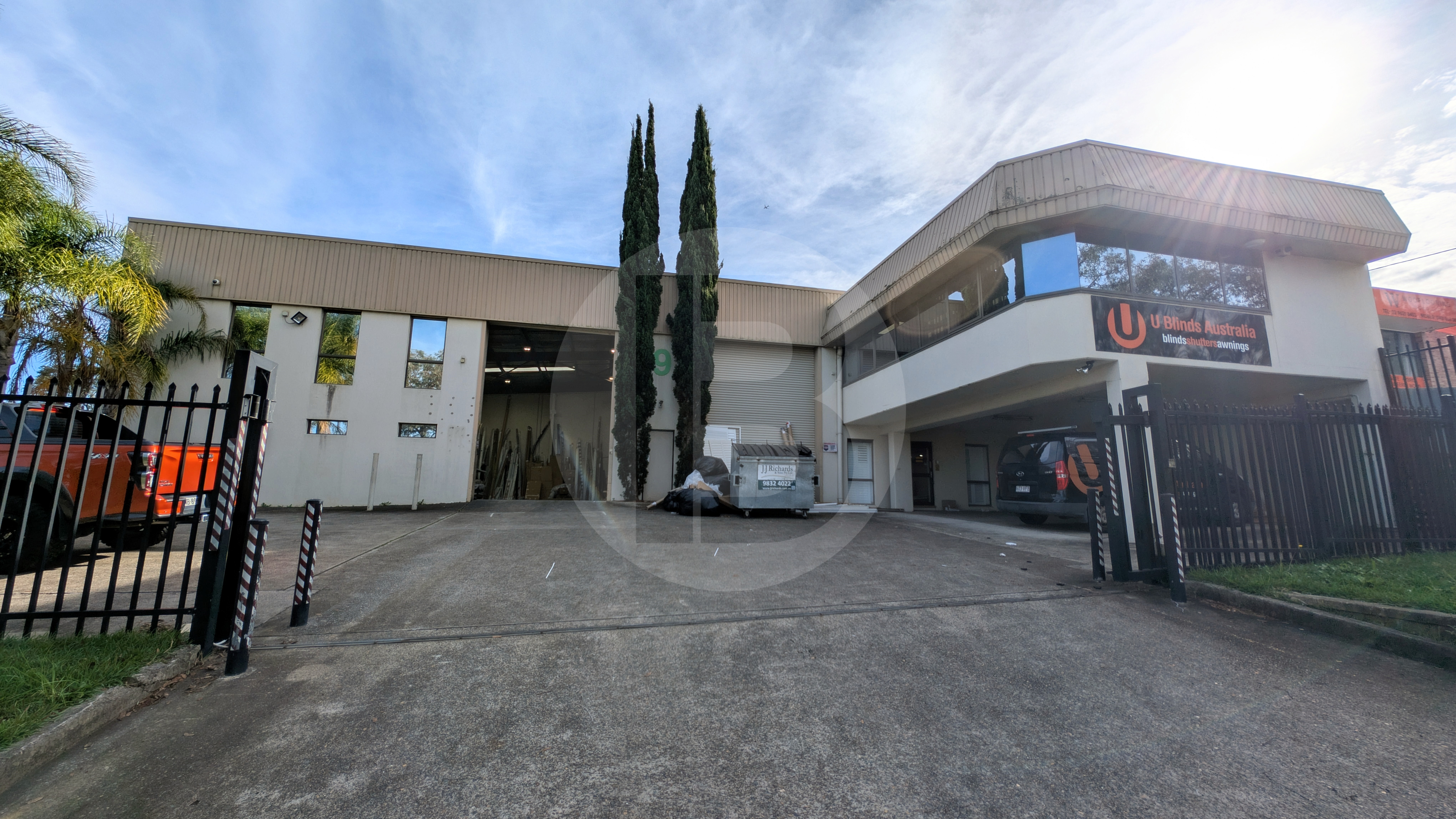 FREESTANDING WAREHOUSE FOR LEASE IN SEVEN HILLS