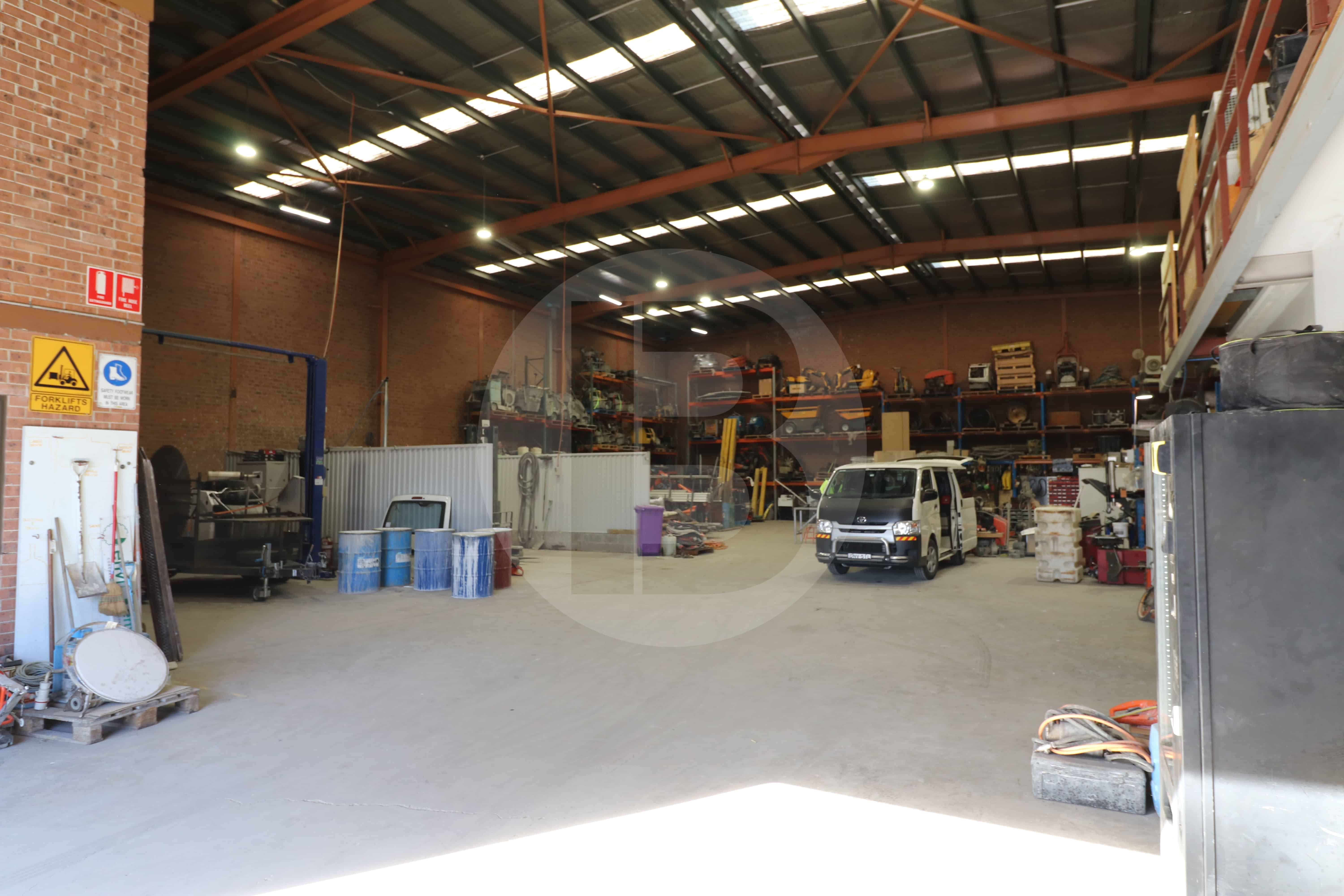 FREESTANDING WAREHOUSE FOR LEASE | SMITHFIELD FREESTANDING WAREHOUSE FOR LEASE | SMITHFIELD