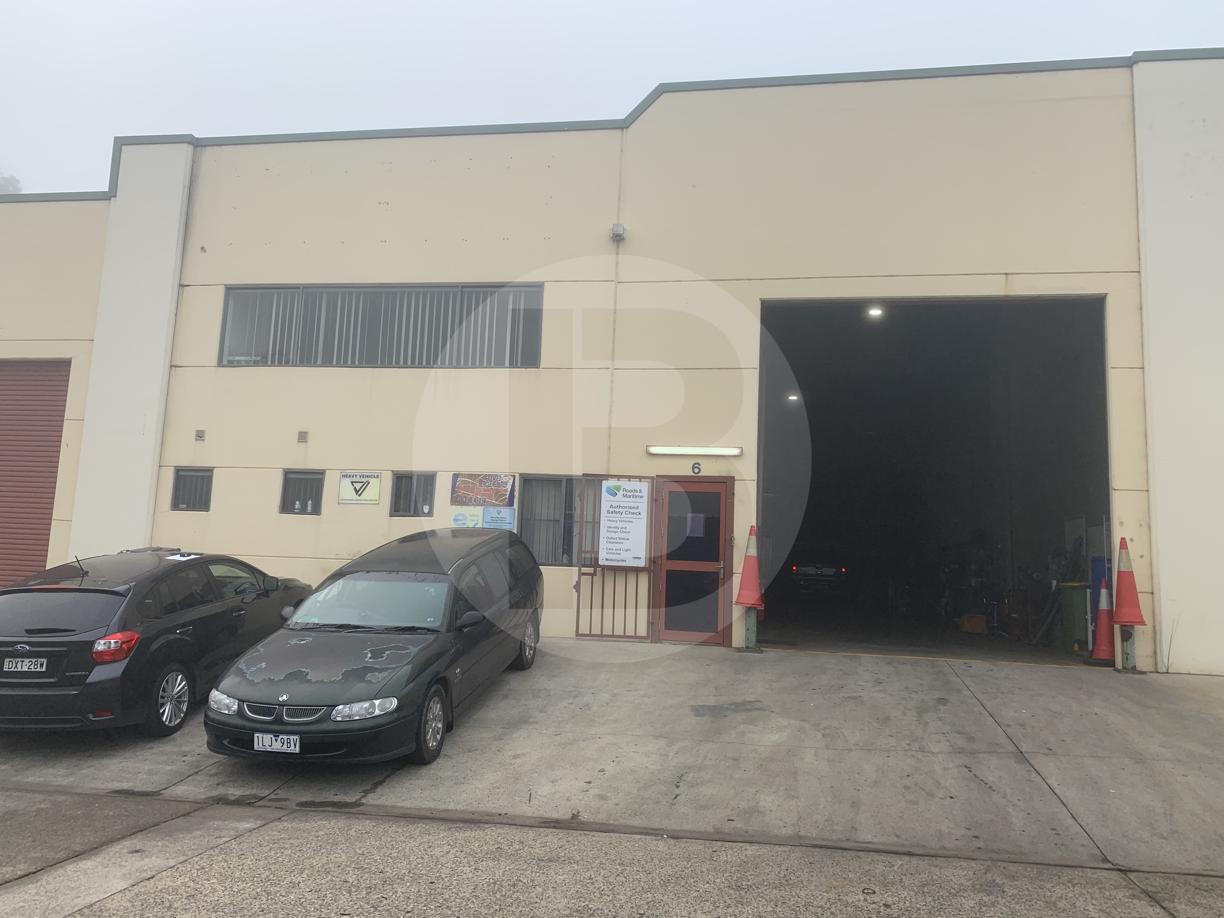 INDUSTRIAL FACTORY WITH FLEXIBLE OFFICE SPACE INDUSTRIAL FACTORY WITH FLEXIBLE OFFICE SPACE