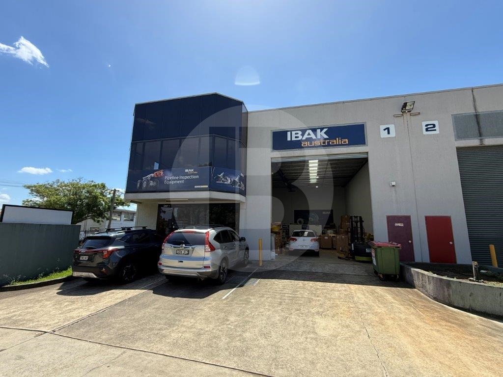 MODERN HIGH-CLEARANCE WAREHOUSE FOR LEASE MODERN HIGH-CLEARANCE WAREHOUSE FOR LEASE