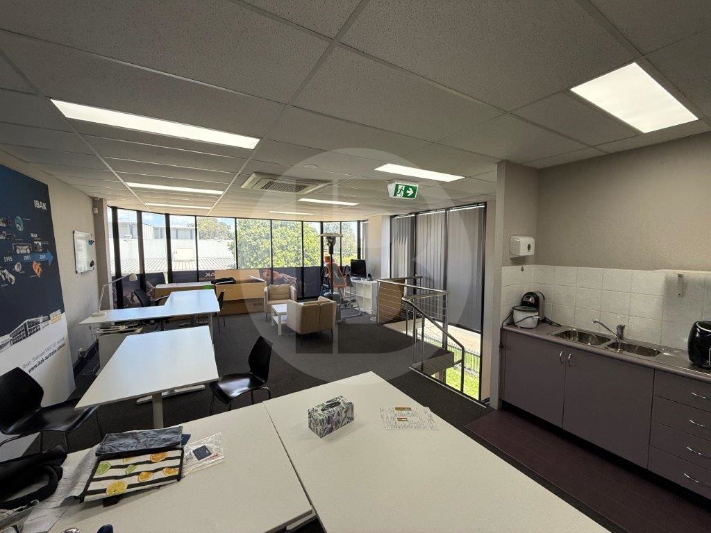 MODERN HIGH-CLEARANCE WAREHOUSE FOR LEASE MODERN HIGH-CLEARANCE WAREHOUSE FOR LEASE