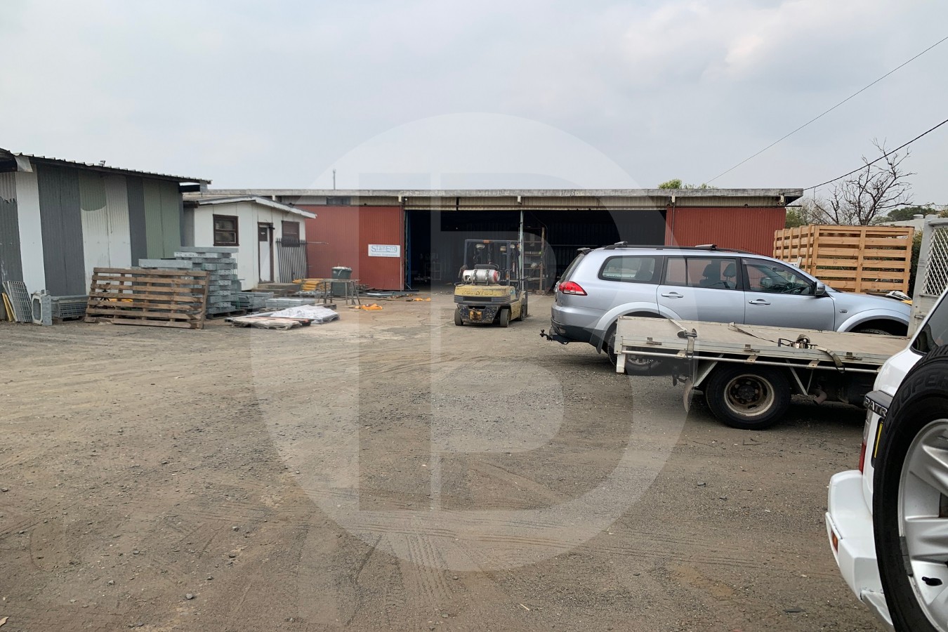 BASIC WORKSHOP WITH SECURE YARD | GIRRAWEEN