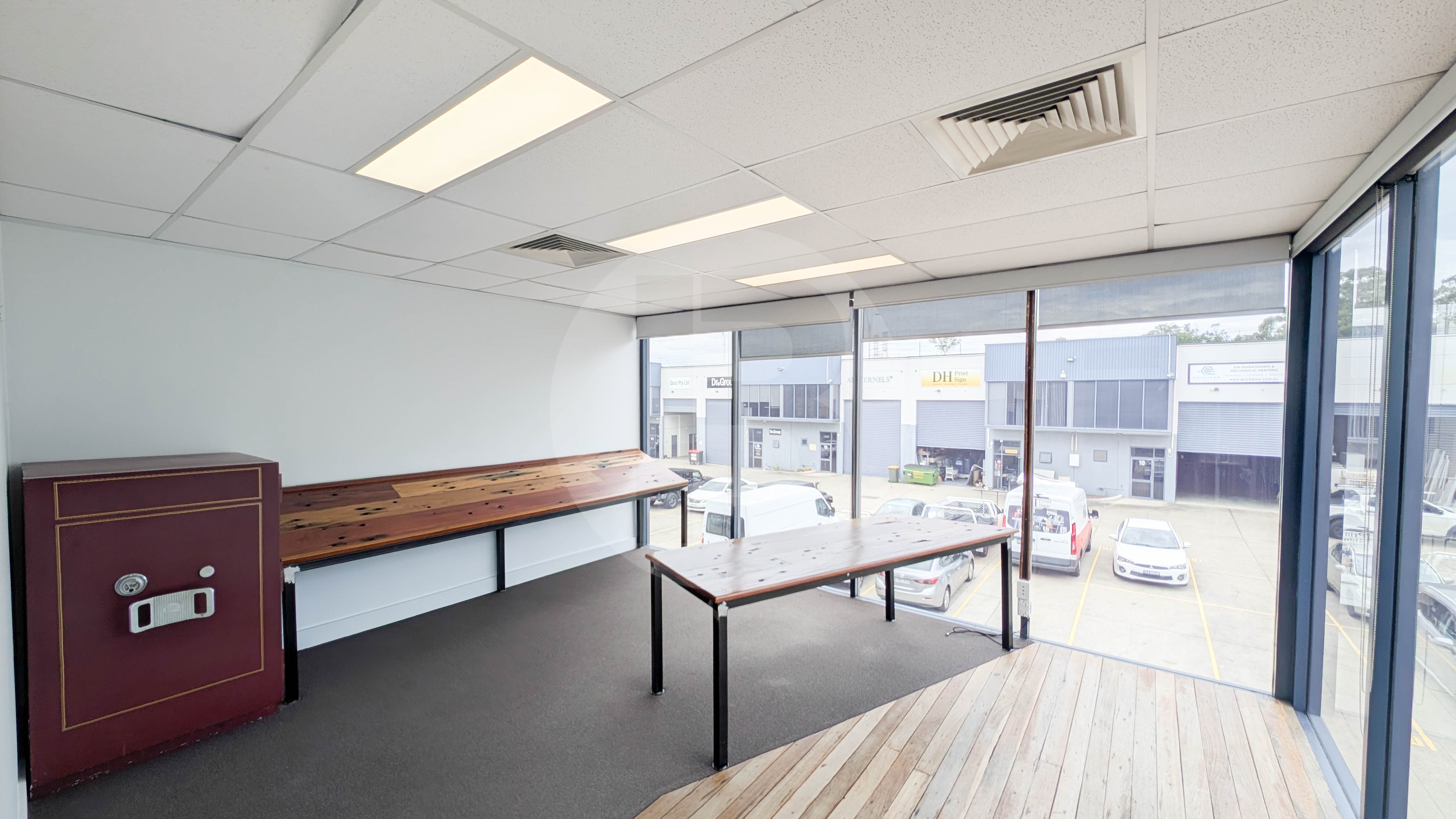 Refurbished Office With Storage/Warehouse Refurbished Office With Storage/Warehouse