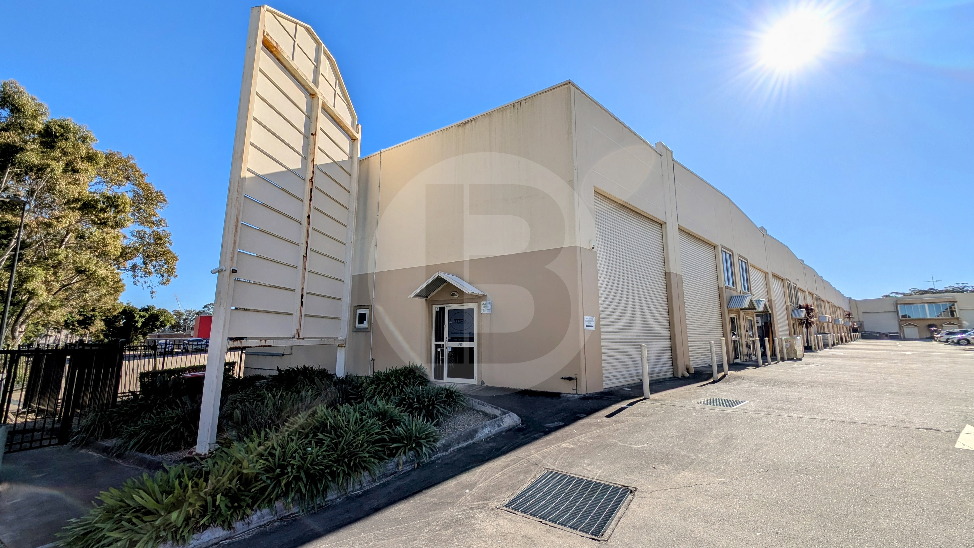 INDUSTRIAL WAREHOUSE FOR SALE IN SEVEN HILLS