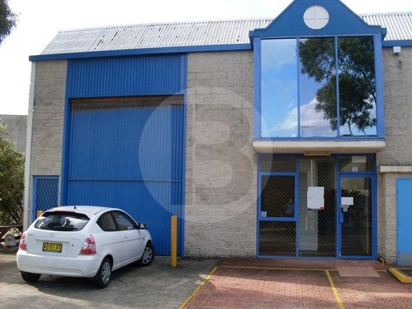 RARE OPPORTUNITY – ONLY MINUTES TO THE M7 MOTORWAY