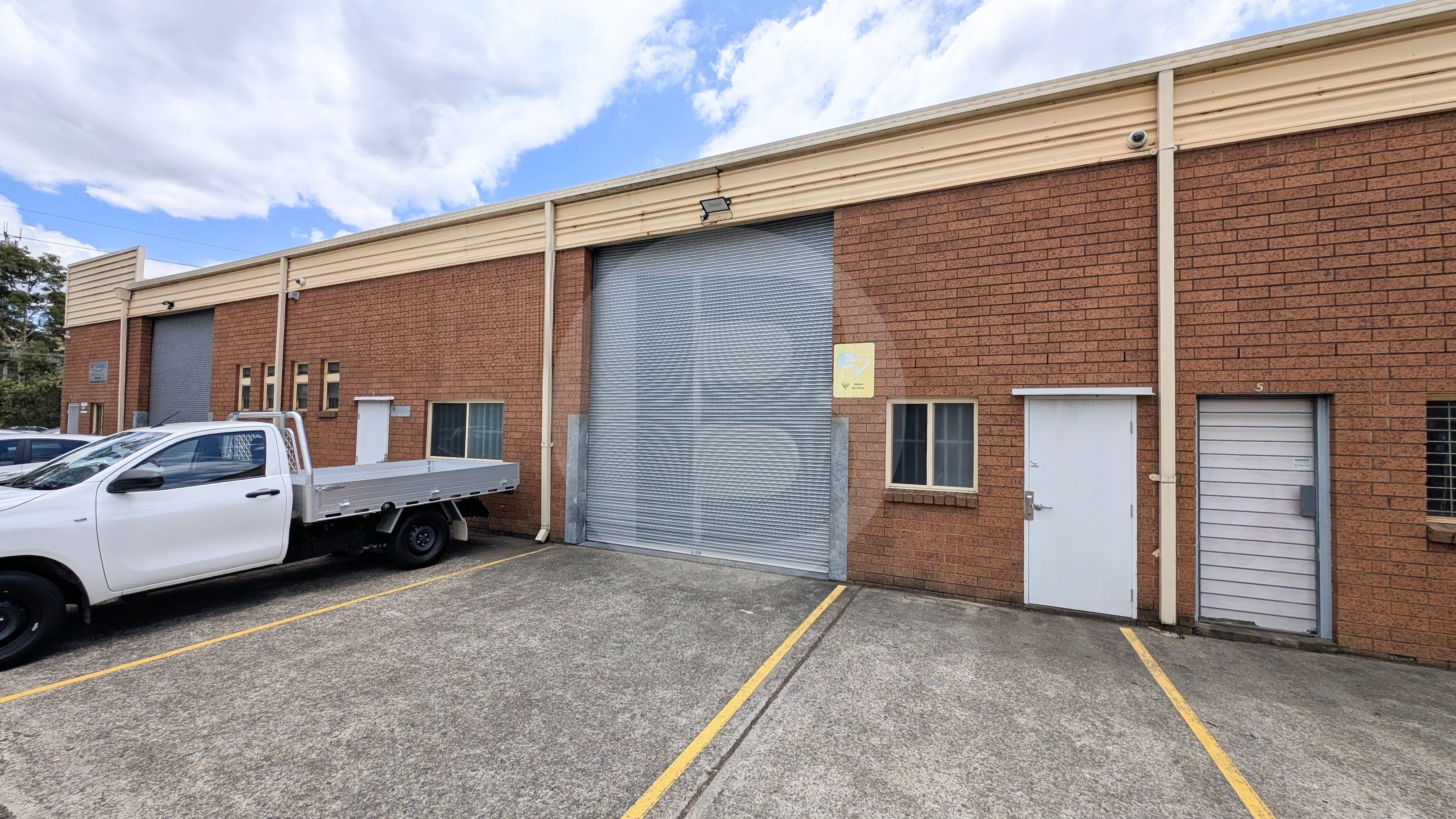 MODERN WAREHOUSE SMALL COMPLEX