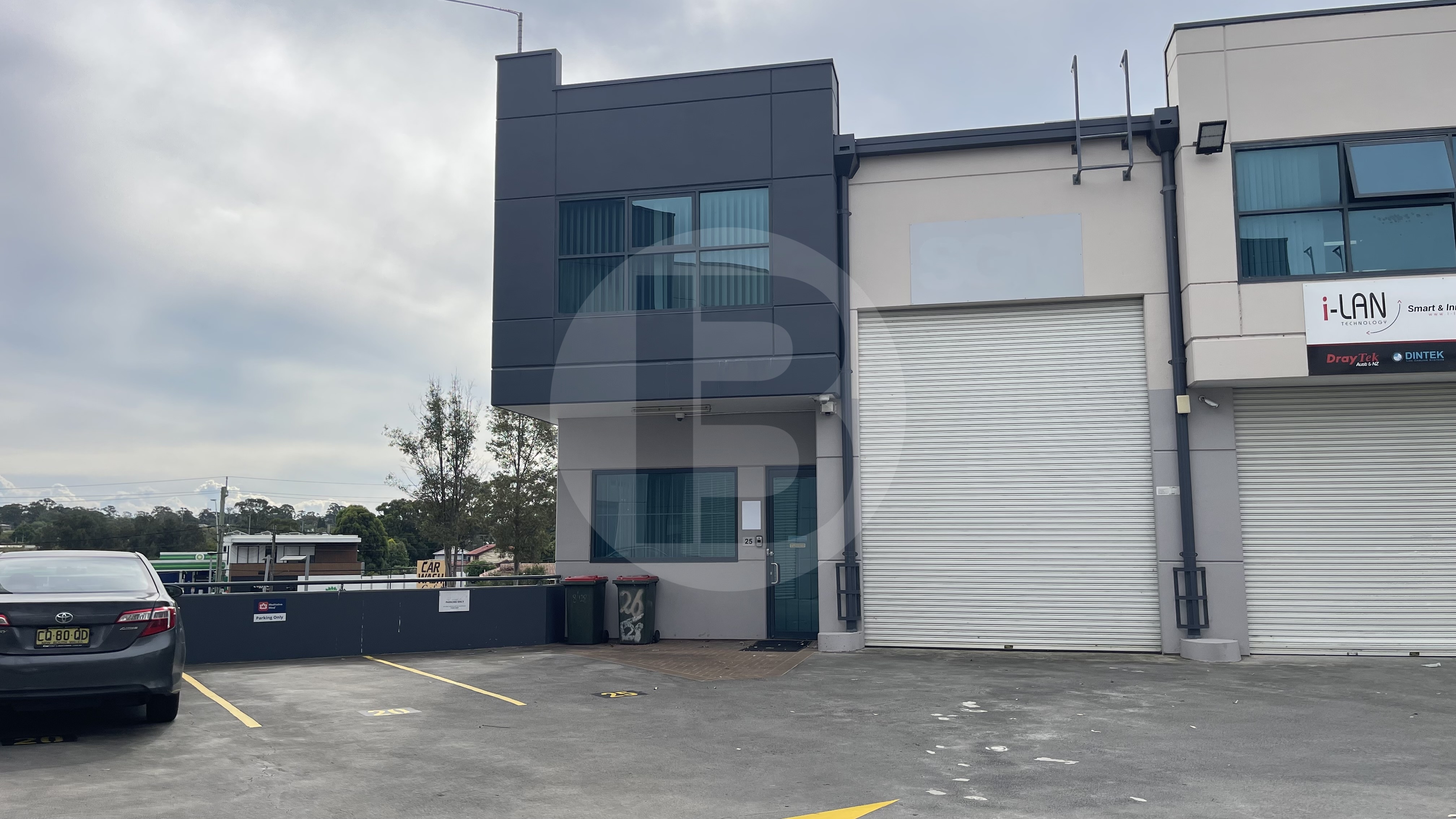 MODERN HIGH OFFICE INDUSTRIAL FACILITY IN SEVEN HILLS