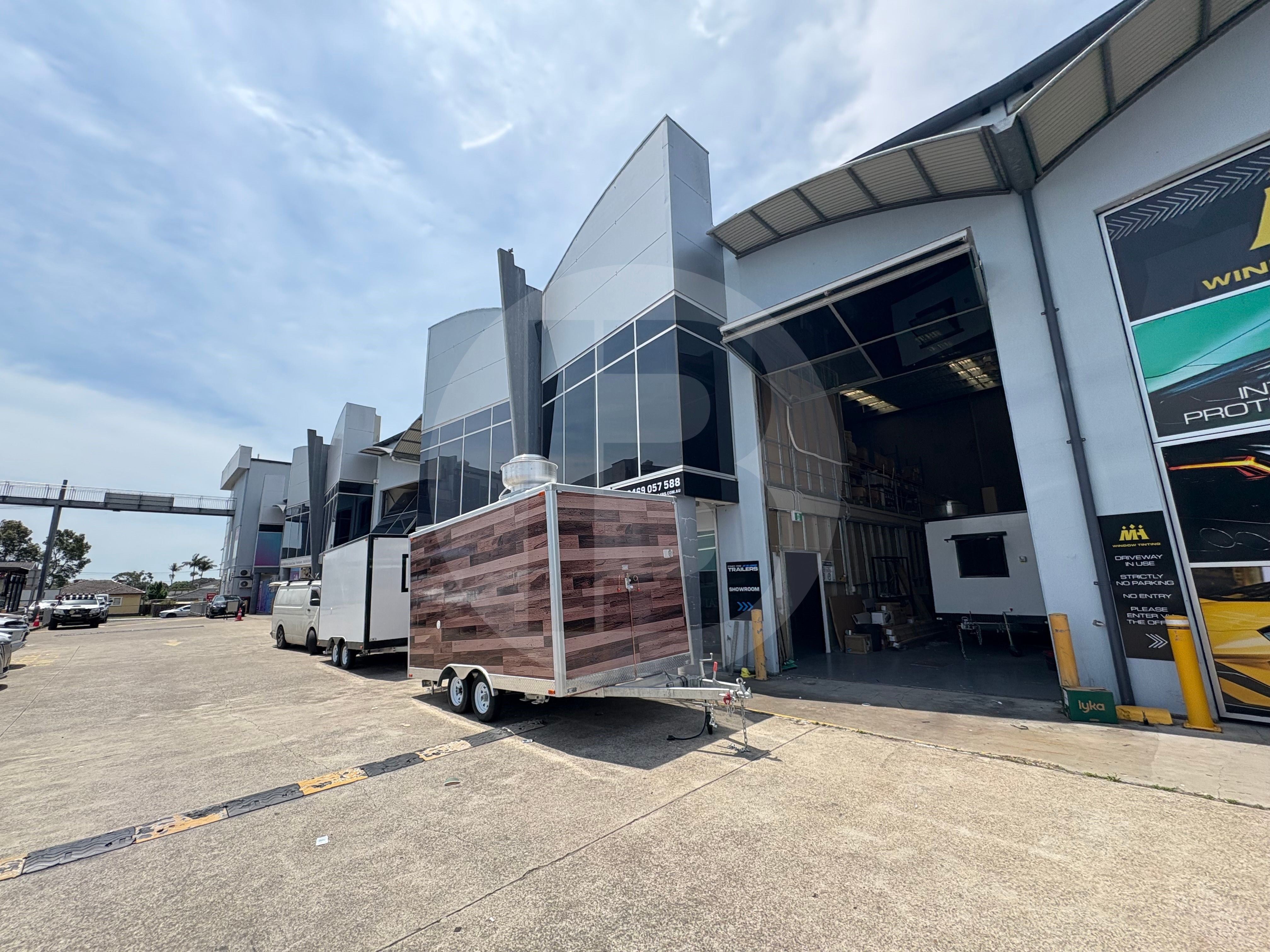 MODERN UNIT CLOSE TO MAJOR ARTERIAL ROADS MODERN UNIT CLOSE TO MAJOR ARTERIAL ROADS