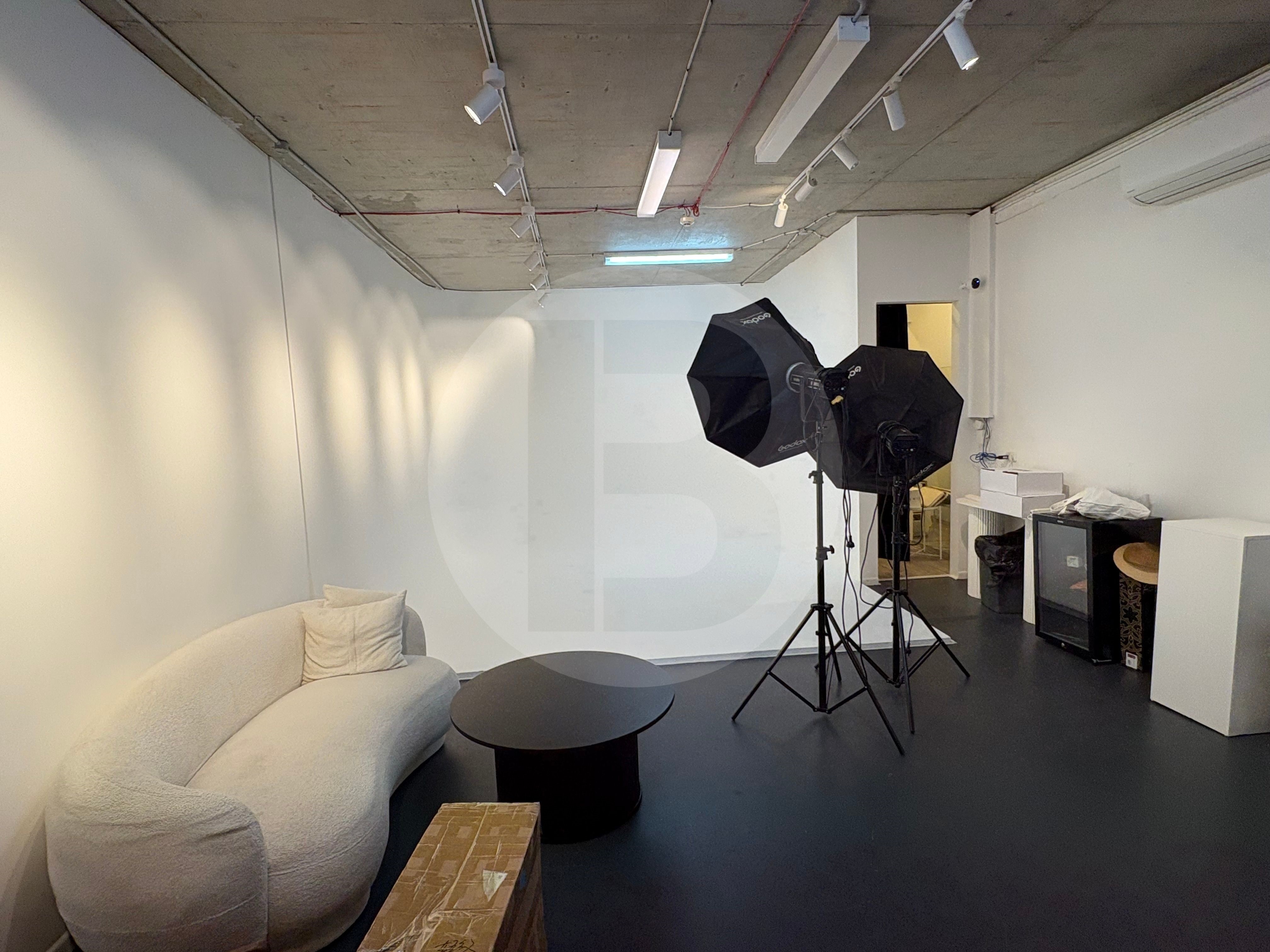 MODERN UNIT CLOSE TO MAJOR ARTERIAL ROADS MODERN UNIT CLOSE TO MAJOR ARTERIAL ROADS