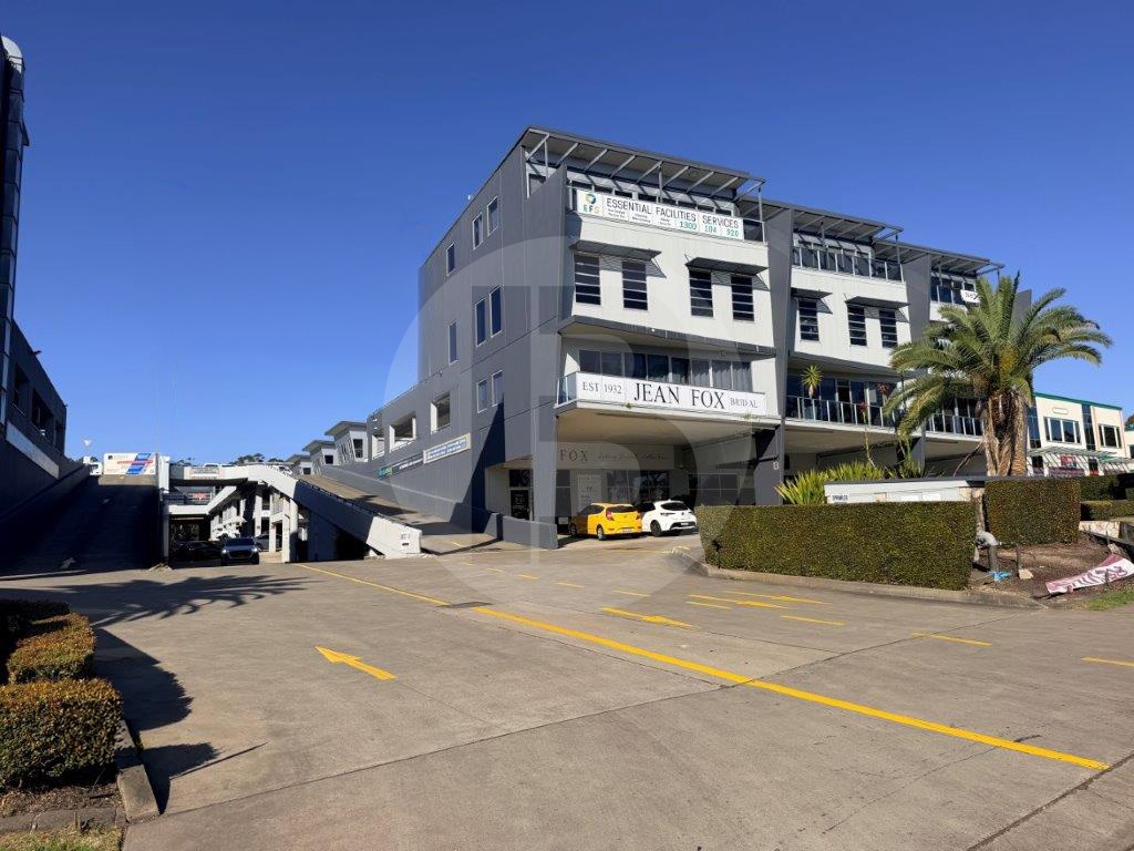 INDUSTRIAL WAREHOUSE IN TRADING ZONE | CASTLE HILL INDUSTRIAL WAREHOUSE IN TRADING ZONE | CASTLE HILL