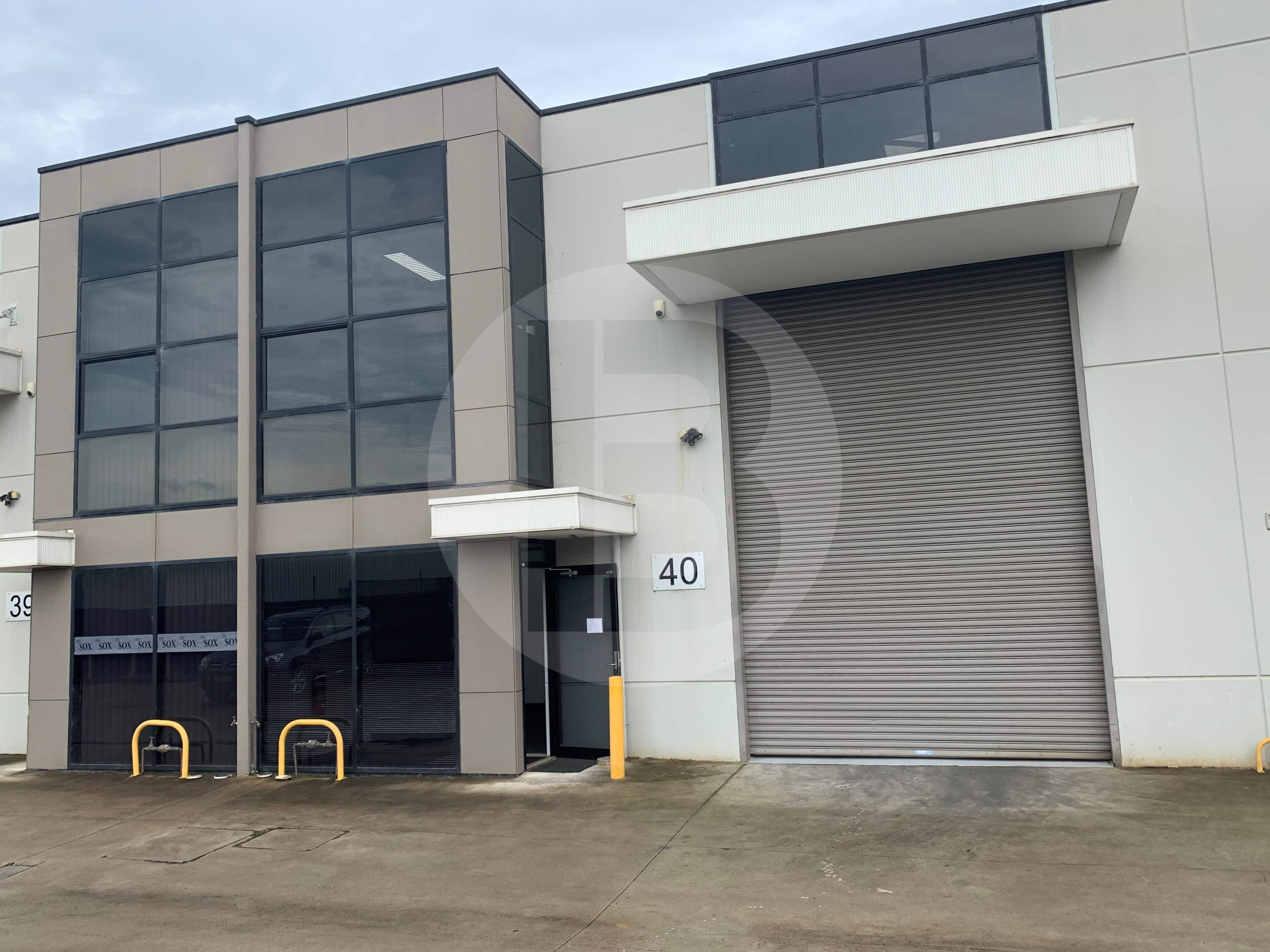 TIDY HIGH CLEARANCE WAREHOUSE MINUTES TO M7