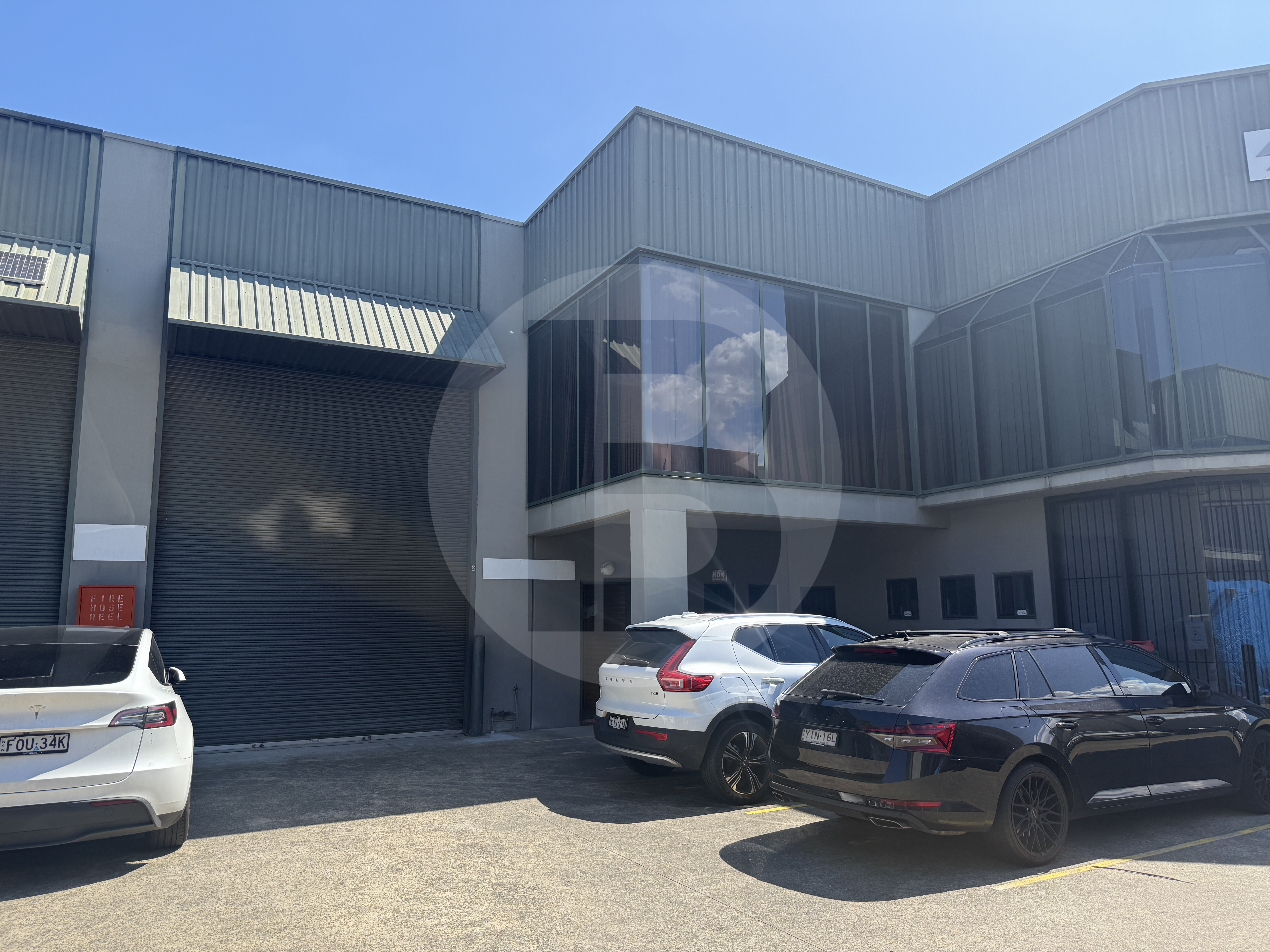 HIGH CLEARANCE WAREHOUSE IN SILVERWATER