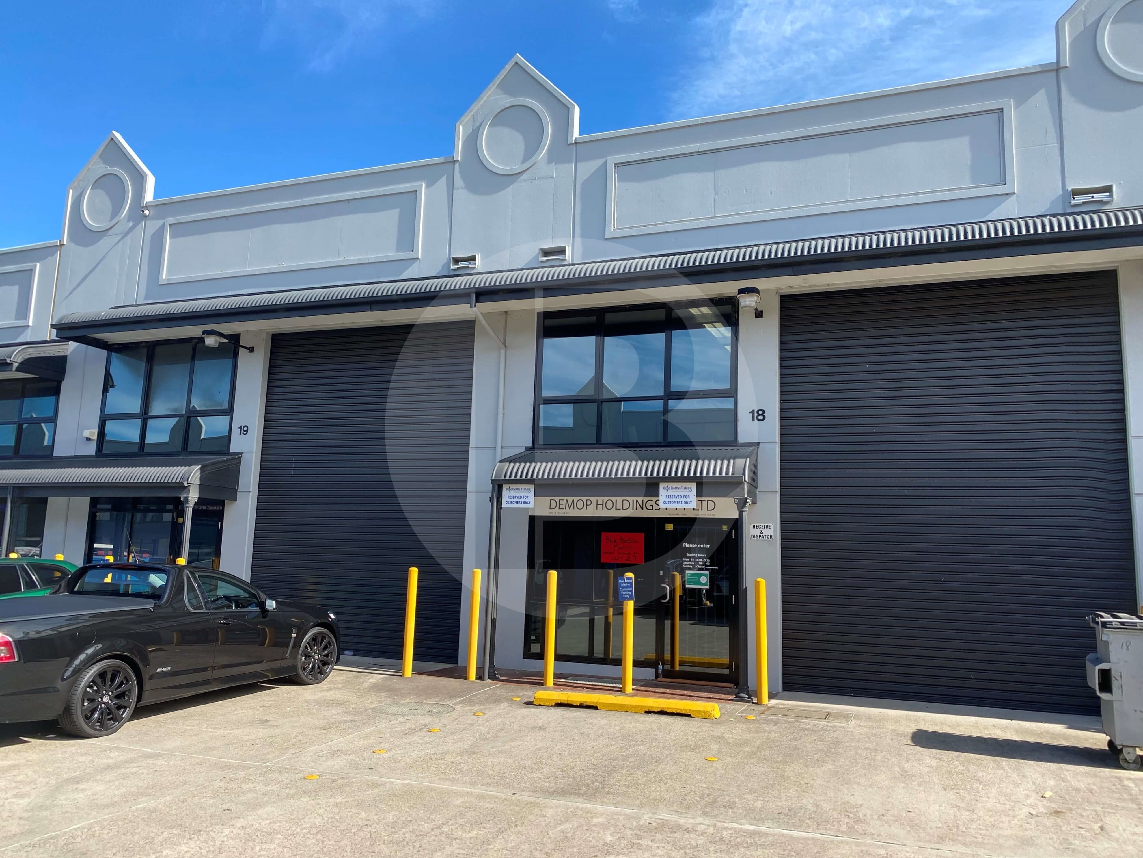 GLASS FRONTAGE WITH BONUS MEZZANINE