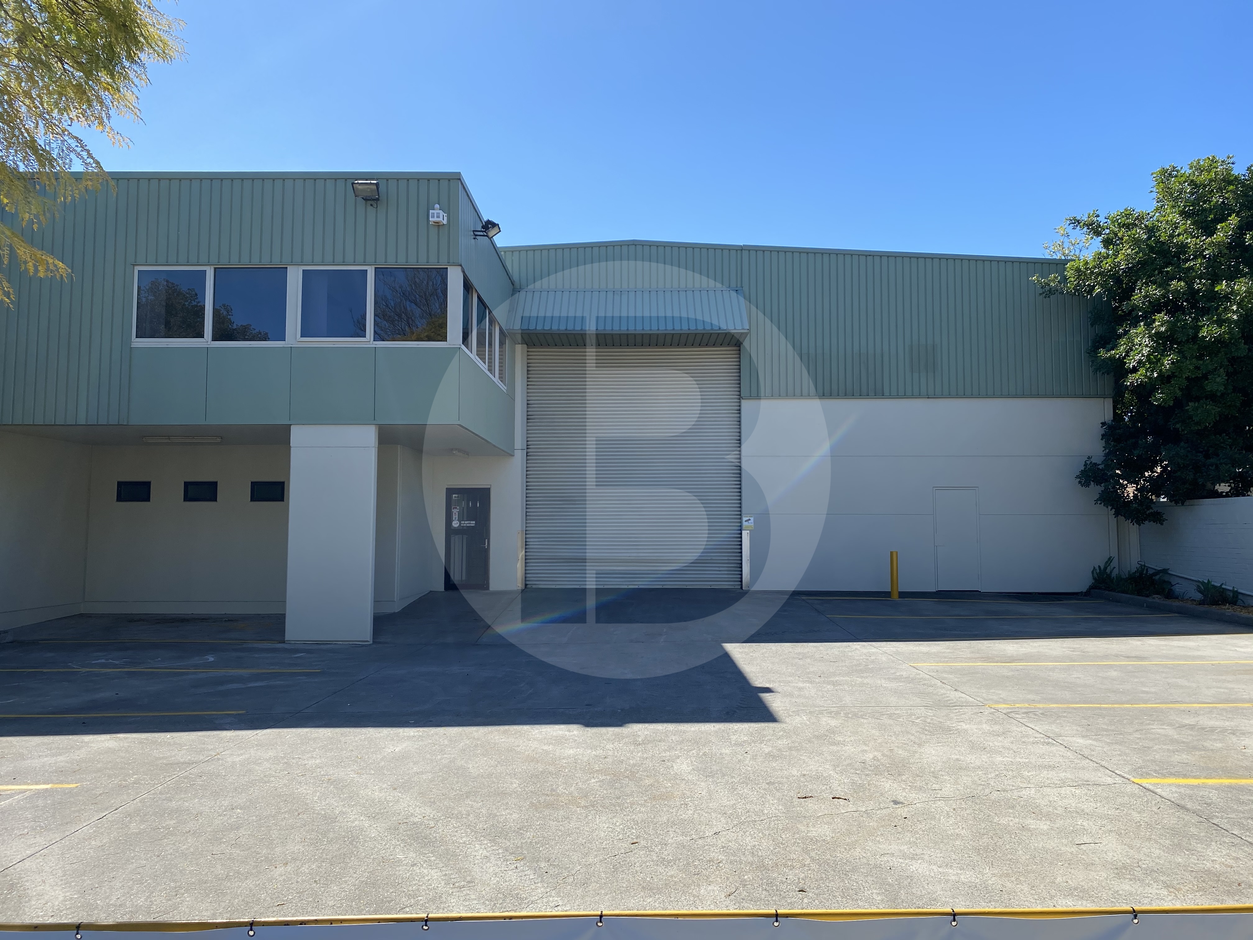HIGH CLEARANCE FREESTANDING BUILDING