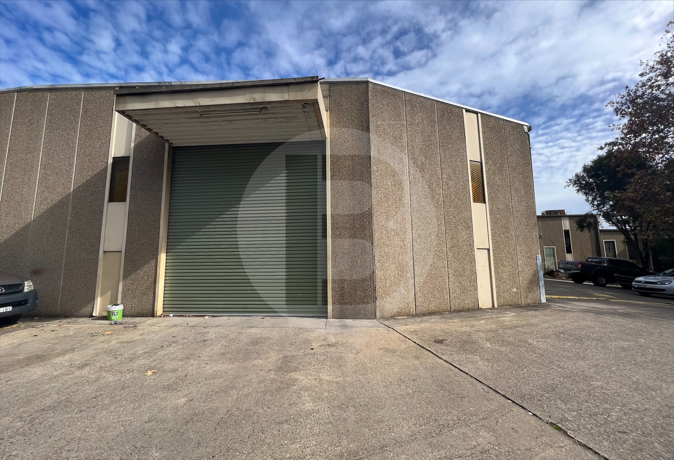 INDUSTRIAL – TRADING ZONE