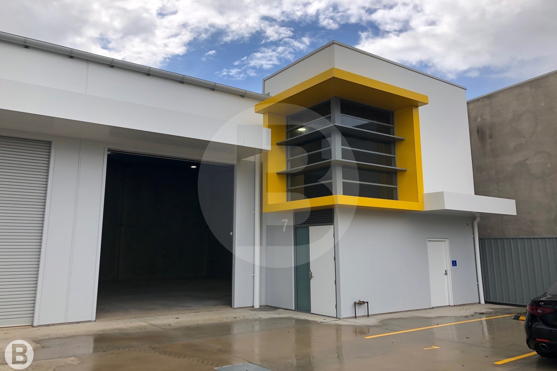 MODERN WAREHOUSE FOR LEASE IN SEVEN HILLS
