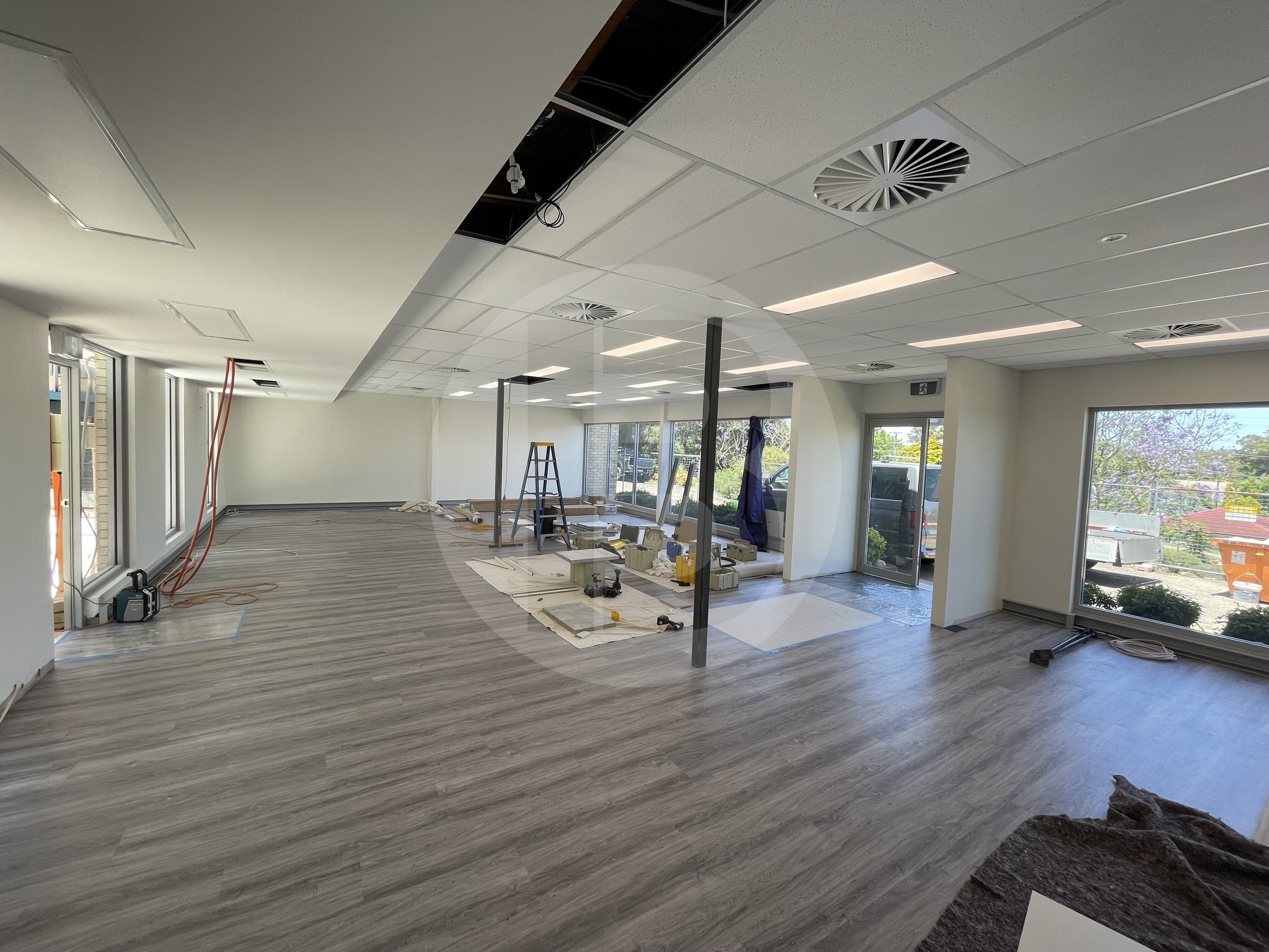 REFURBISHED OFFICE/SHOWROOM SPACE REFURBISHED OFFICE/SHOWROOM SPACE