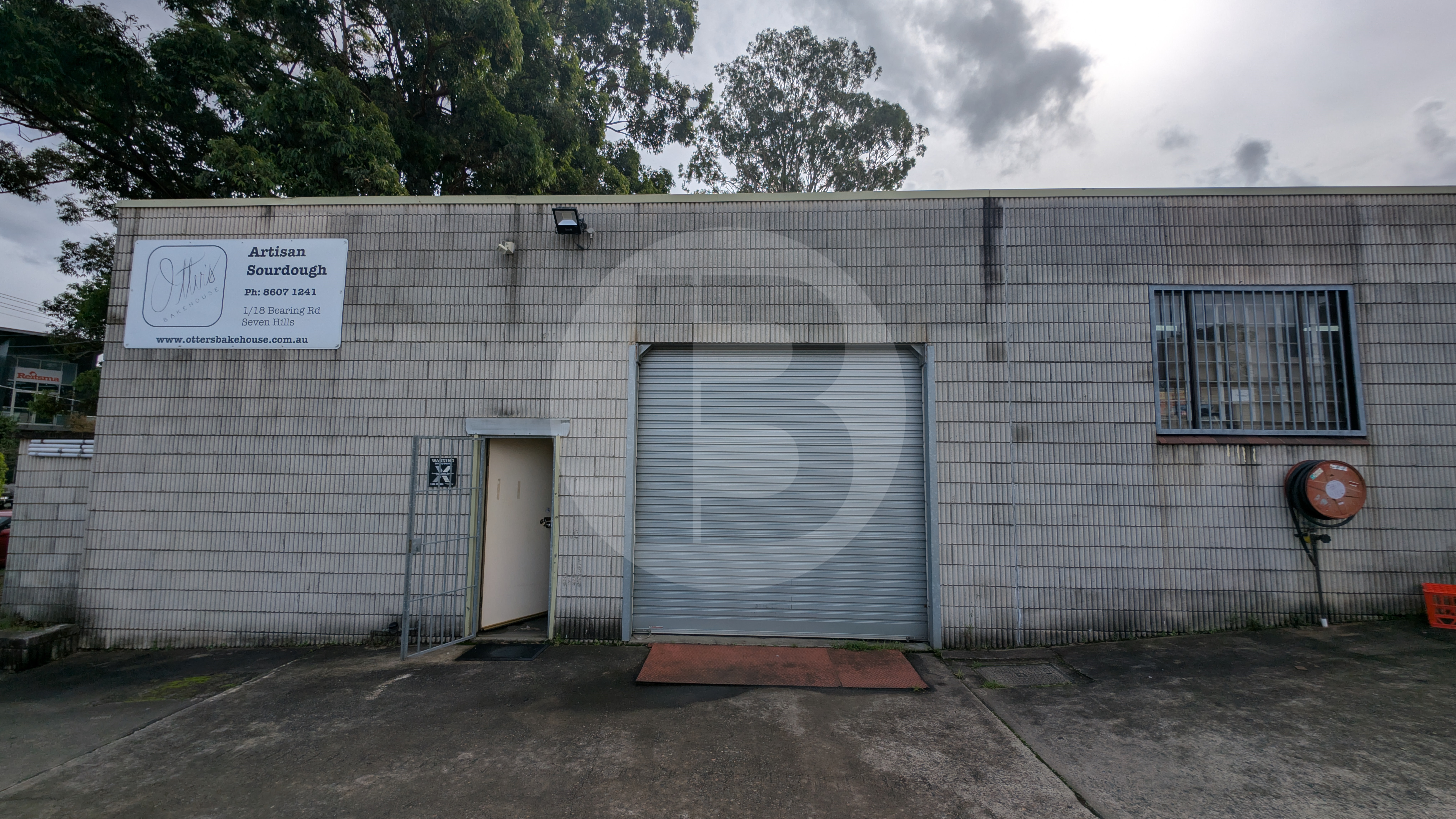 INDUSTRIAL WAREHOUSE FOR LEASE IN SEVEN HILLS