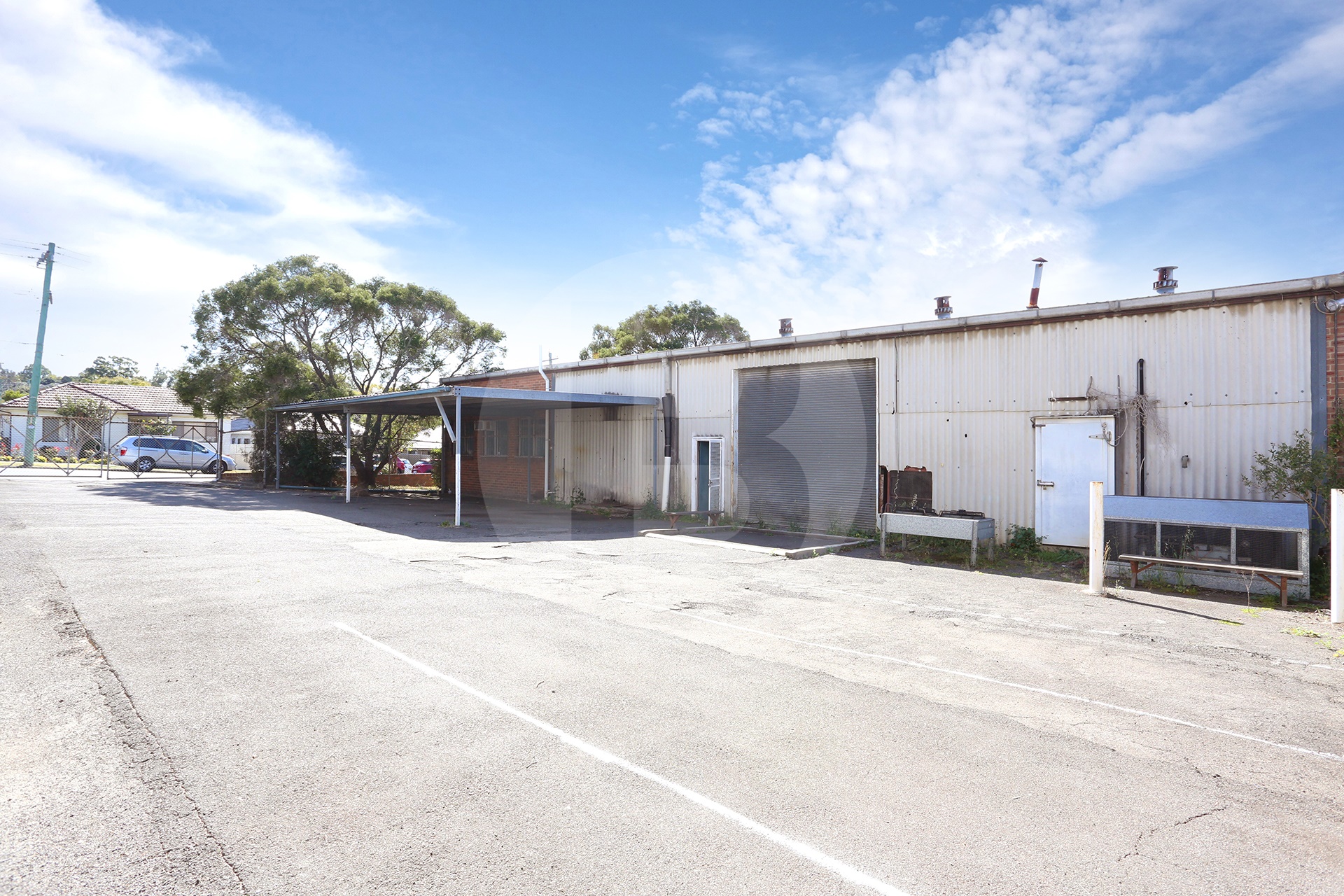 FUNCTIONAL FREESTANDING BUILDING WITH YARD AREAS FUNCTIONAL FREESTANDING BUILDING WITH YARD AREAS
