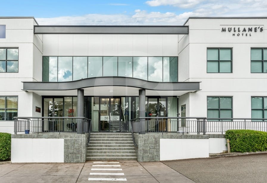 COMMERCIAL OFFICE SPACE WITH FITOUT