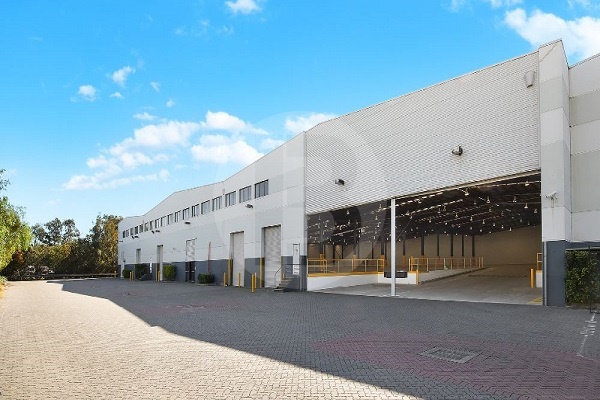 STRATEGICALLY POSITIONED FACILITY NEIGHBOURING THE M4 WITH SUPERIOR TRUCK ACESS AND LOADING DECKS STRATEGICALLY POSITIONED FACILITY NEIGHBOURING THE M4 WITH SUPERIOR TRUCK ACESS AND LOADING DECKS
