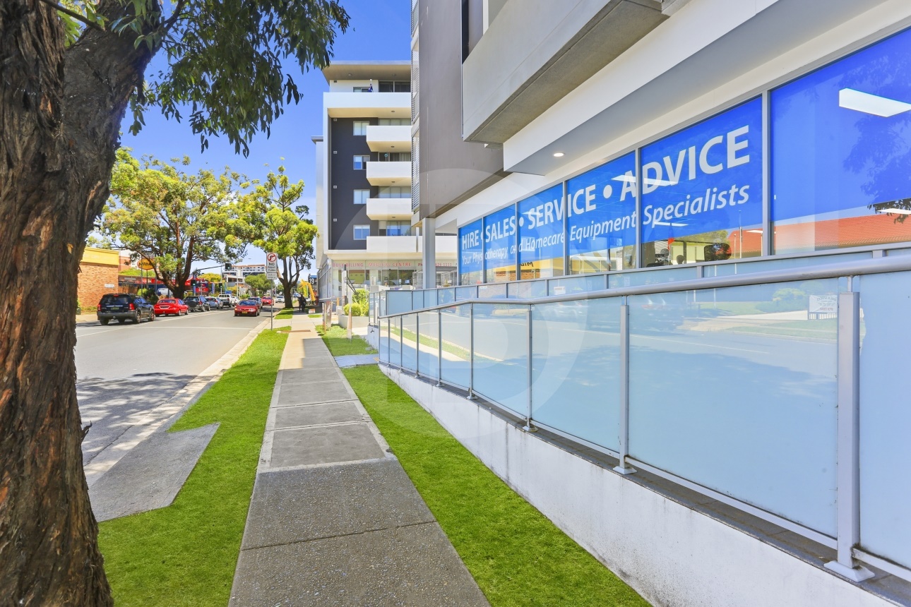 PRIME SHOWROOM, OFFICE OR RETAIL ON BUSY QUEEN ST PRIME SHOWROOM, OFFICE OR RETAIL ON BUSY QUEEN ST