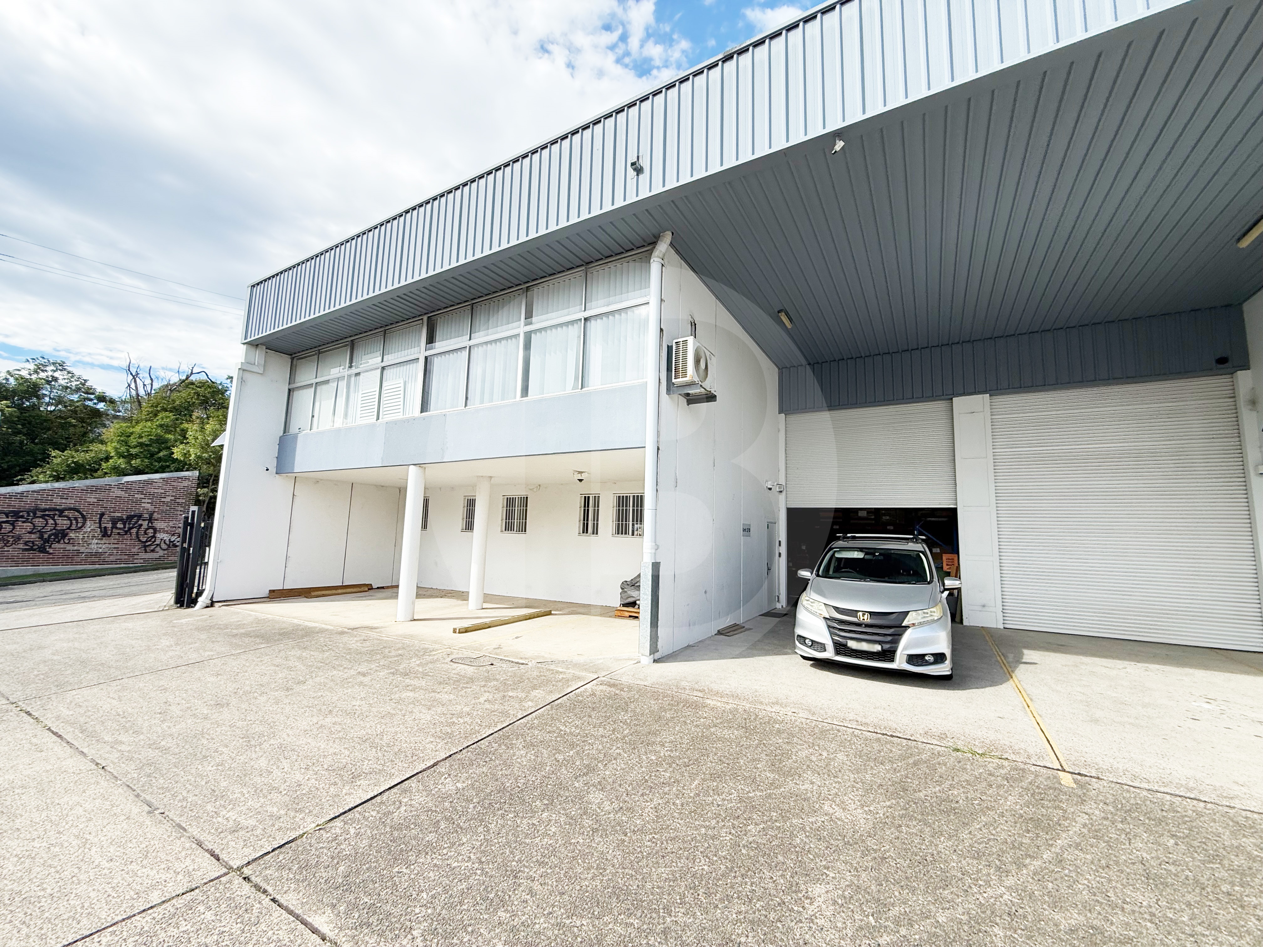 FRONT INDUSTRIAL WAREHOUSE WITH OFFICE