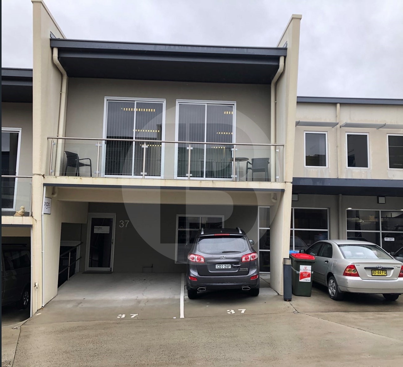 MODERN OFFICE AND STORAGE UNIT