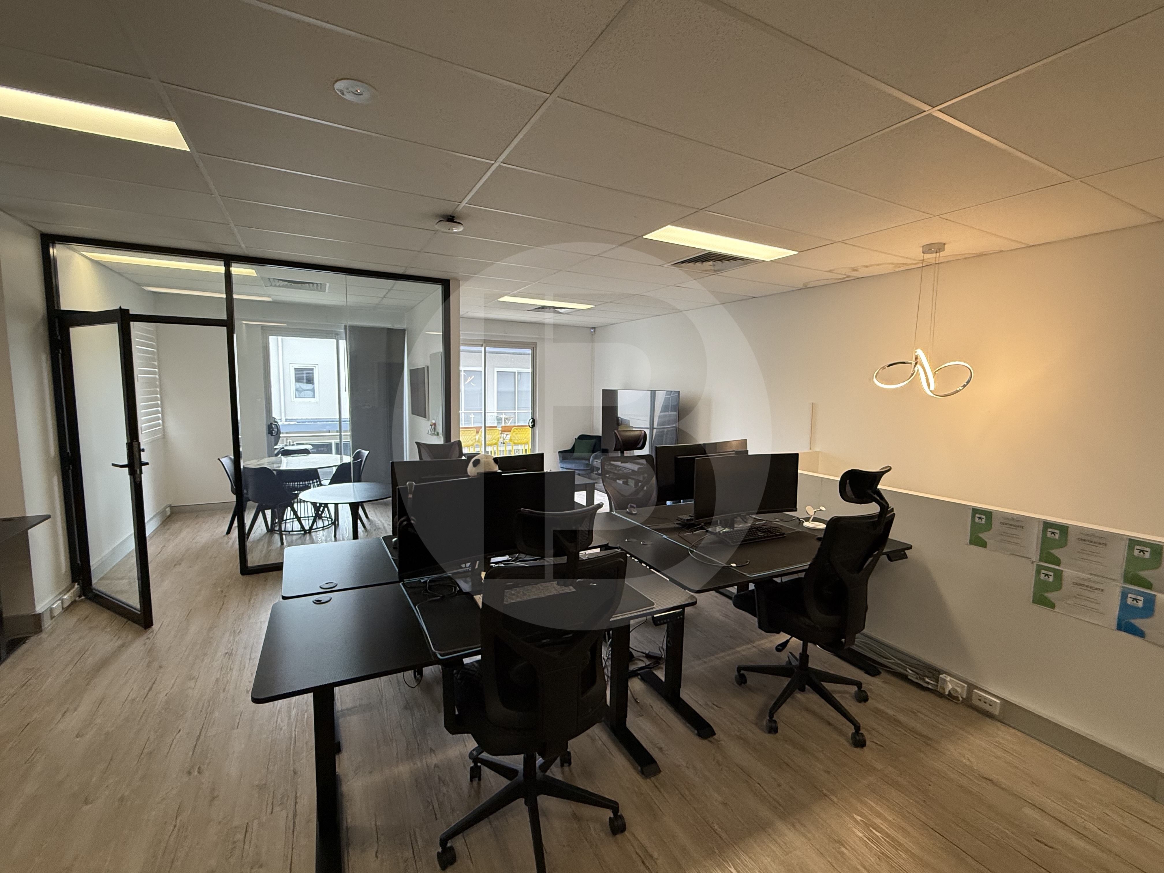 MODERN OFFICE AND STORAGE UNIT MODERN OFFICE AND STORAGE UNIT