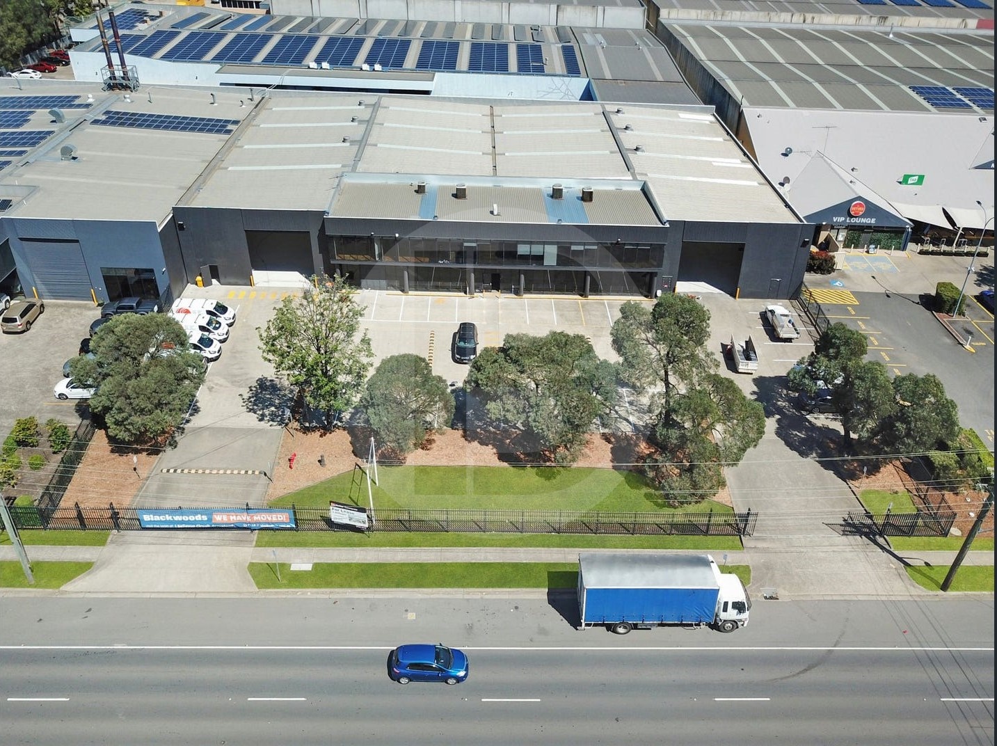 High Exposure Corporate HQ with Multiple Doors High Exposure Corporate HQ with Multiple Doors