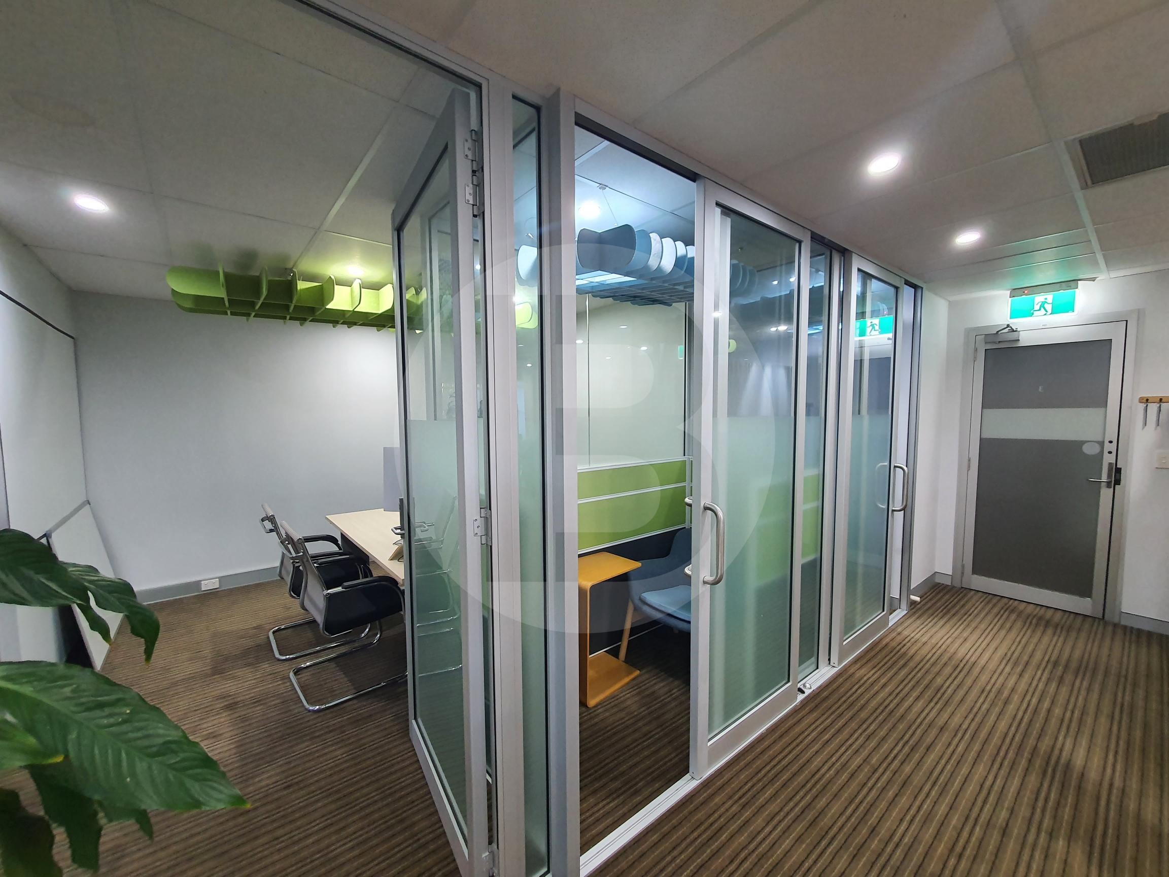 MODERN OFFICE SUITE WITH EXPANSIVE BALCONY MODERN OFFICE SUITE WITH EXPANSIVE BALCONY