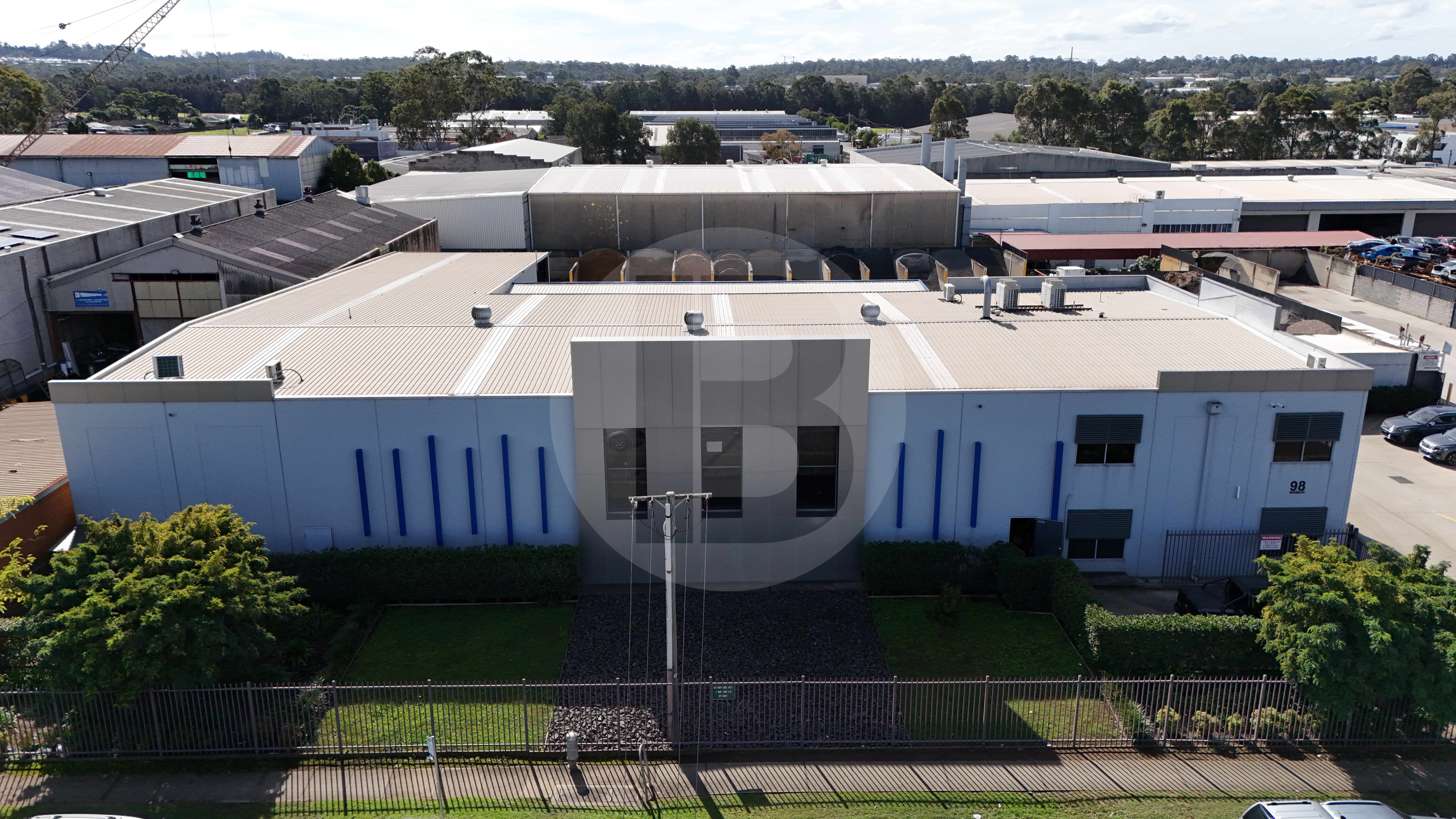 UNIQUE OPPORTUNITY – HIGH EXPOSURE & GREAT OFFICE SPACE