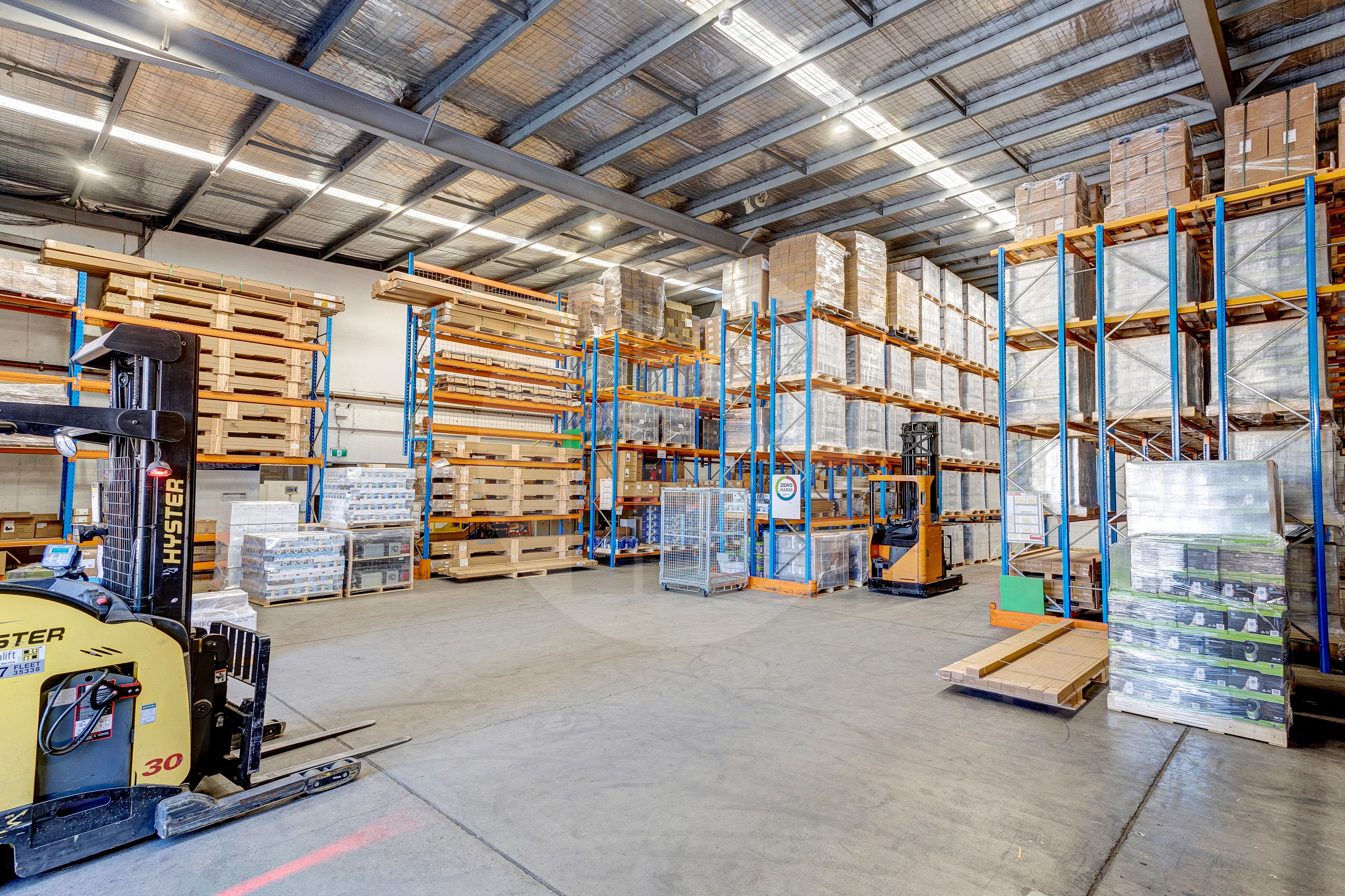 RARE HIGH CLEARANCE WAREHOUSE IN MACQUARIE PARK