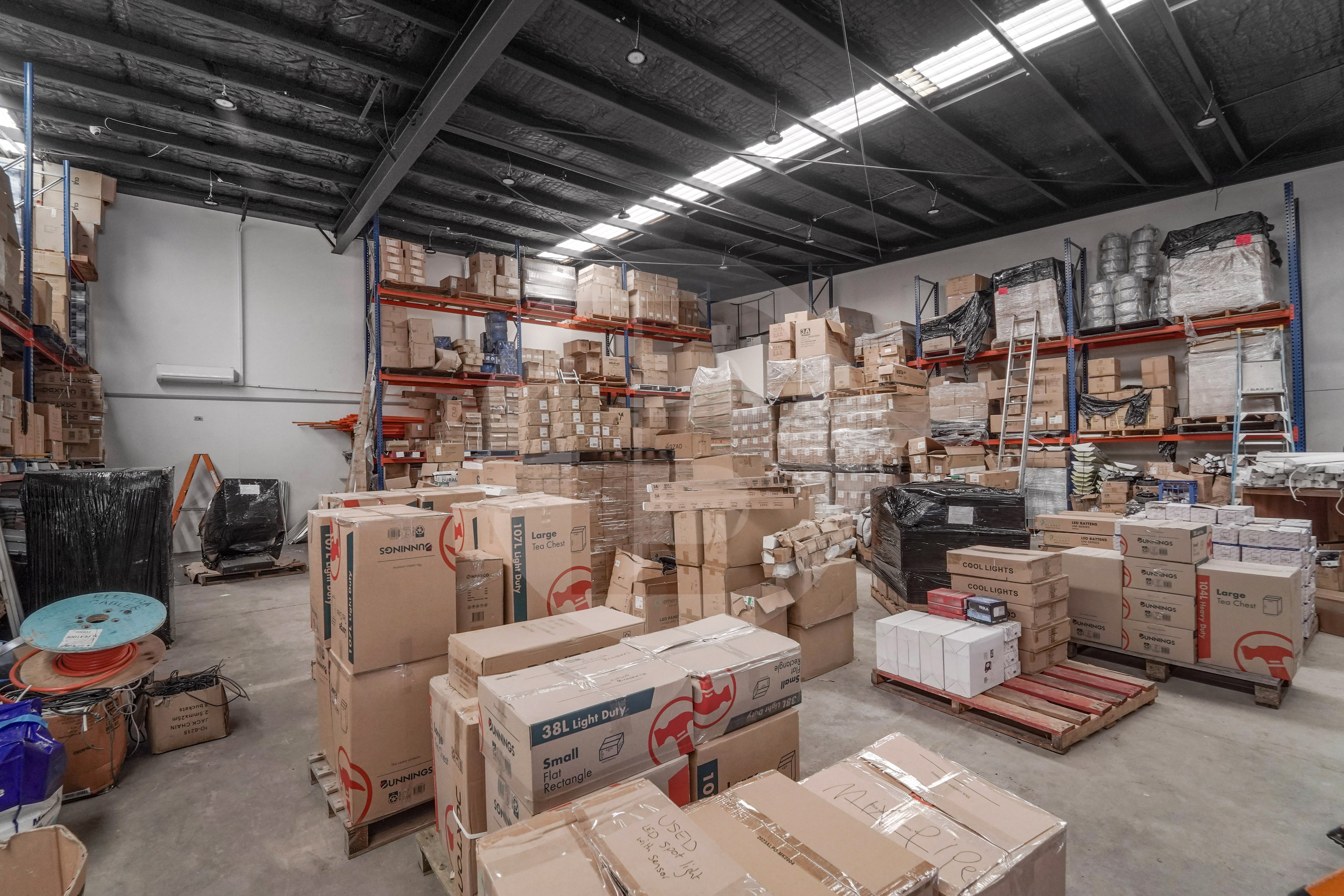 HIGH CLEARANCE WAREHOUSE WITH GREAT ACCESS HIGH CLEARANCE WAREHOUSE WITH GREAT ACCESS