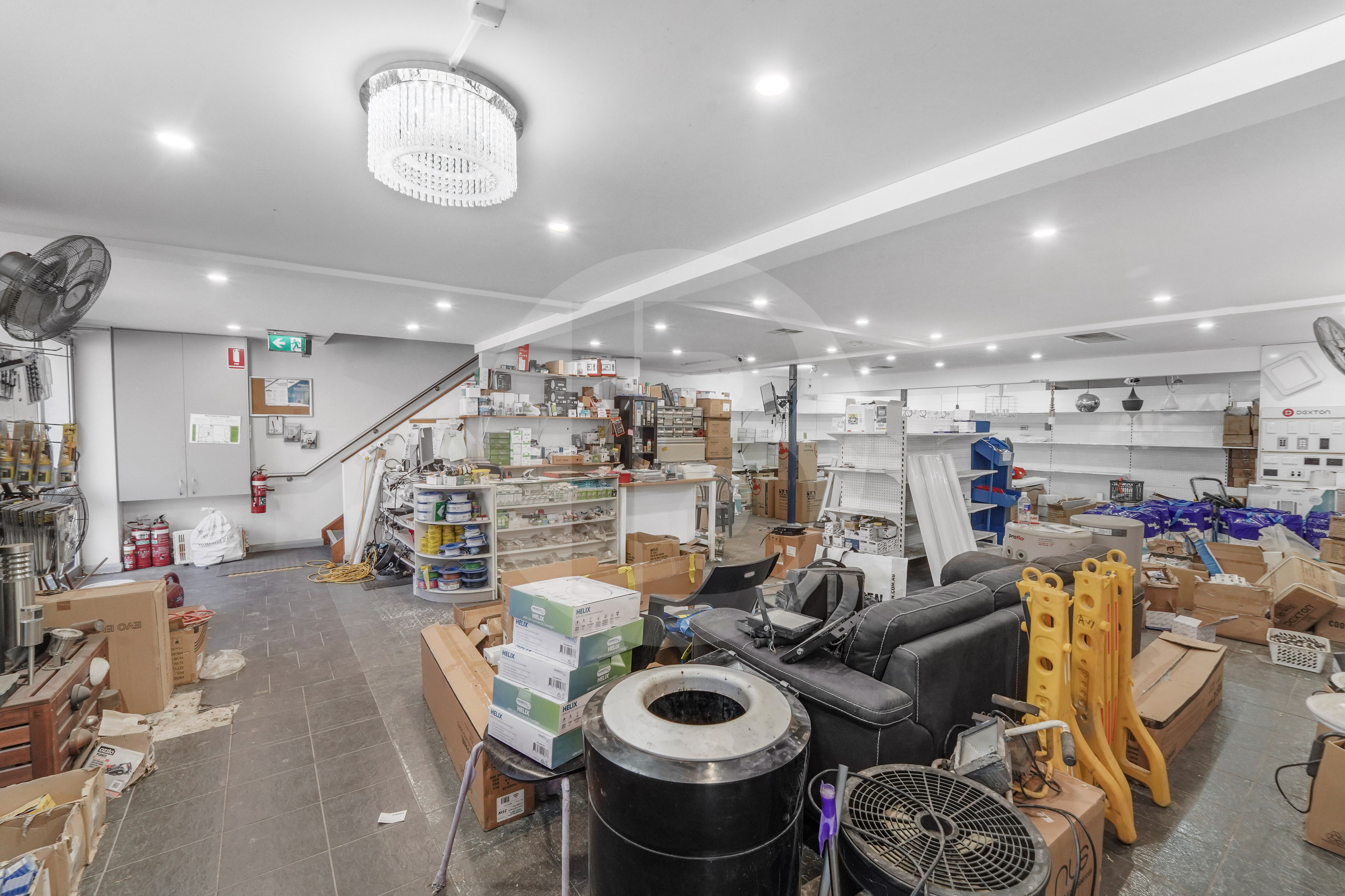 HIGH CLEARANCE WAREHOUSE WITH GREAT ACCESS HIGH CLEARANCE WAREHOUSE WITH GREAT ACCESS