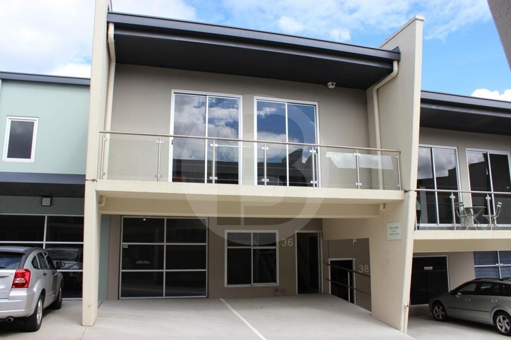 MODERN OFFICE AND STORAGE UNIT MODERN OFFICE AND STORAGE UNIT