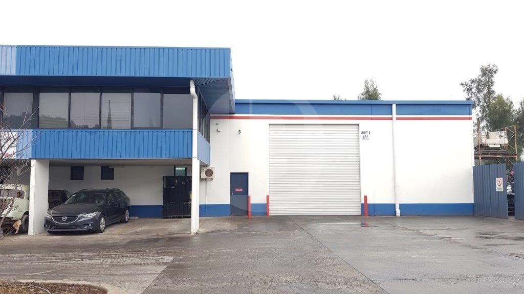 INDUSTRIAL WAREHOUSE FOR SALE IN SMITHFIELD
